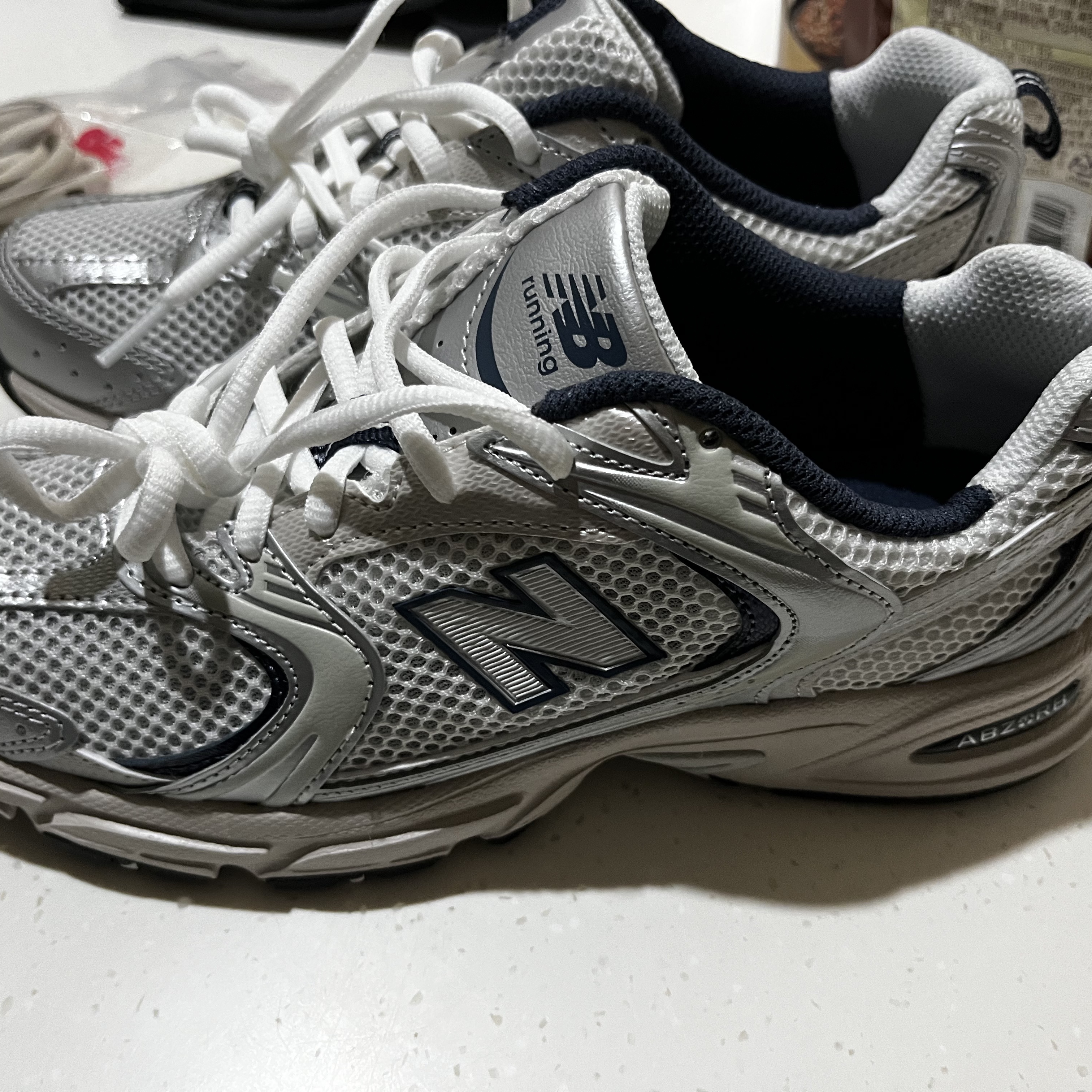 New Balance 530 Steel Grey 착용 스타일 - 2