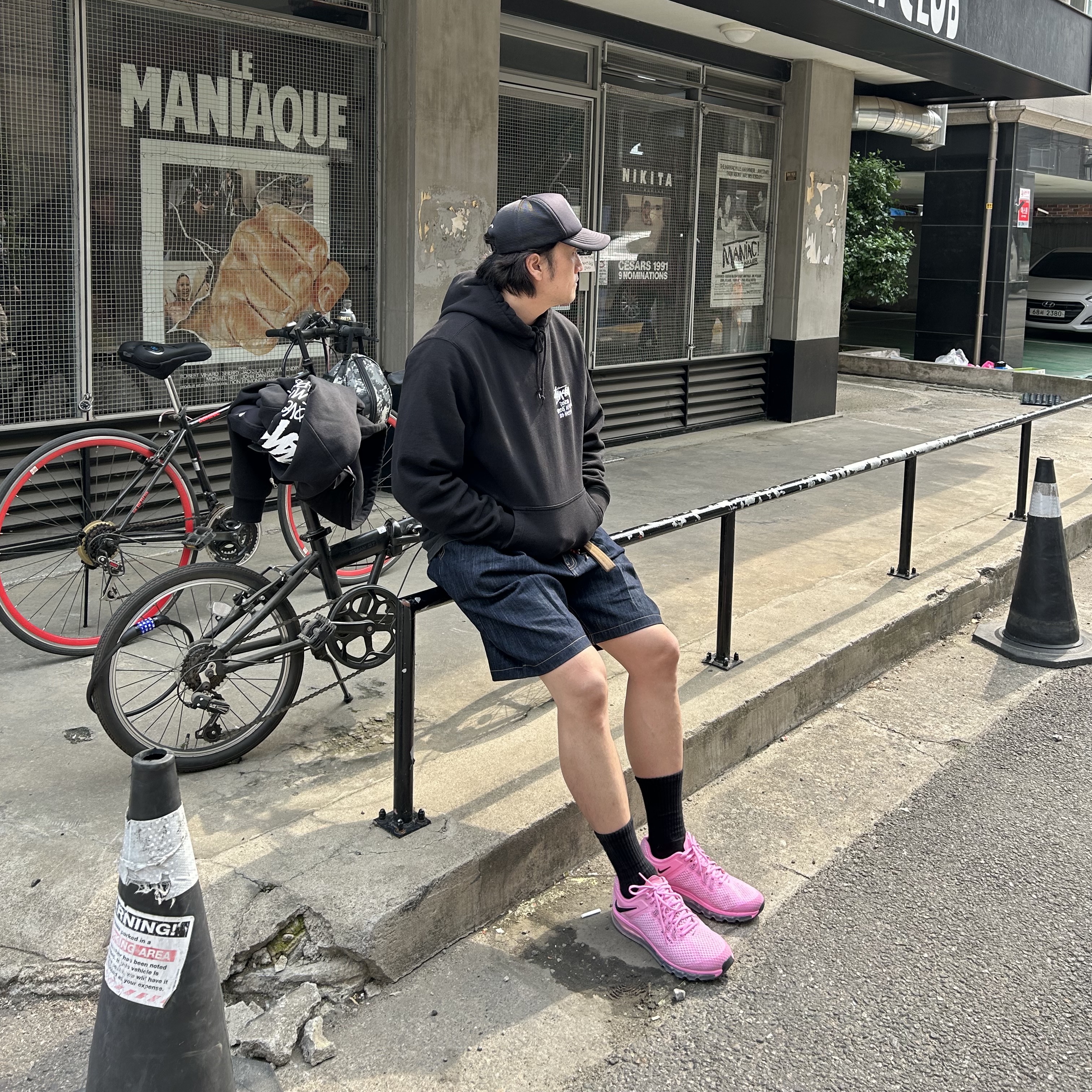 Nike x Stussy Air Max 2013 Psychic Pink, Stussy Basic Stussy Hoodie Black 2023 착용 스타일