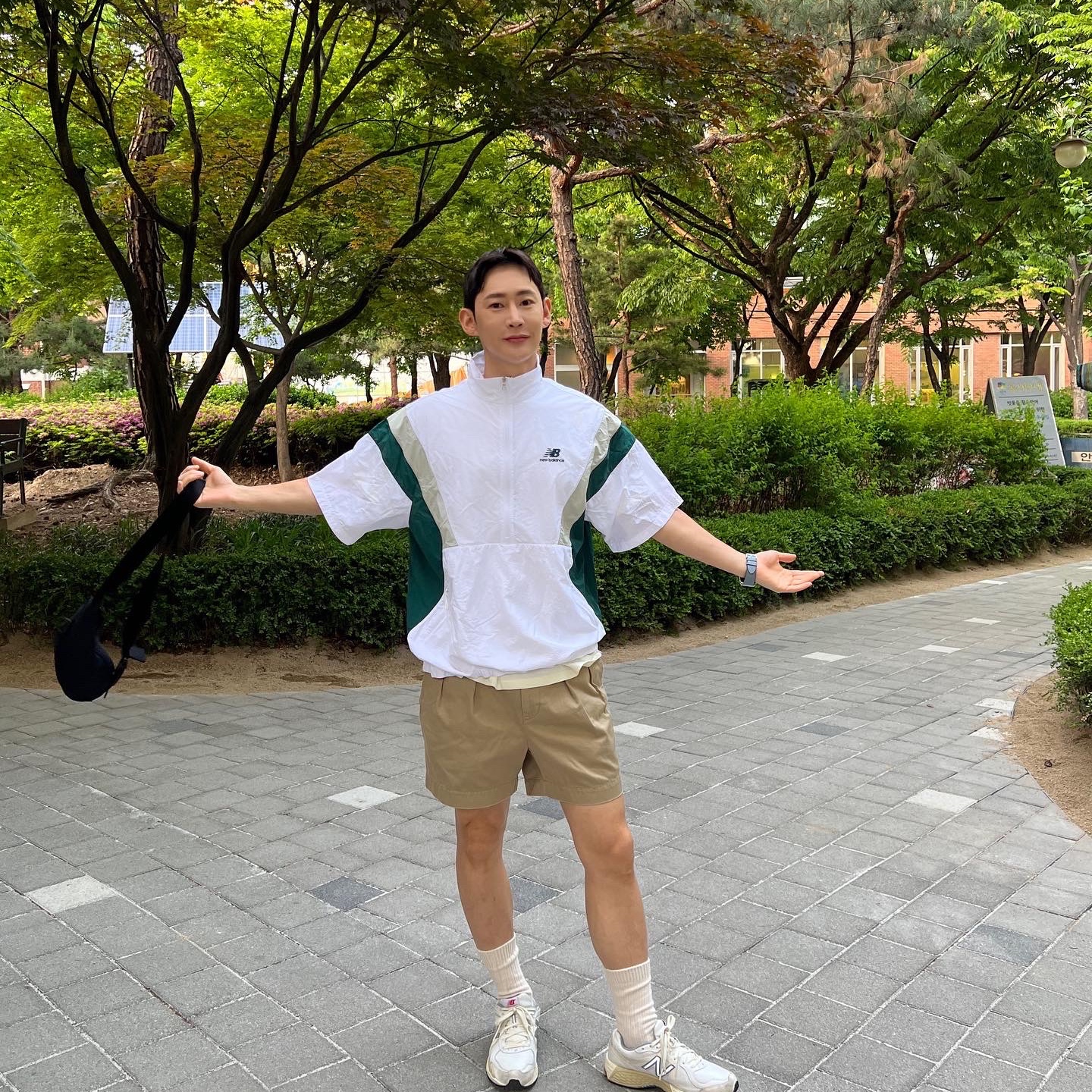 New Balance x Thisisneverthat 860v2 White, Apple Watch Hermes Series 8 45mm Silver Stainless Steel Case with Single Tour Vert Rousseau (Korean Ver.) 착용 스타일 - 2