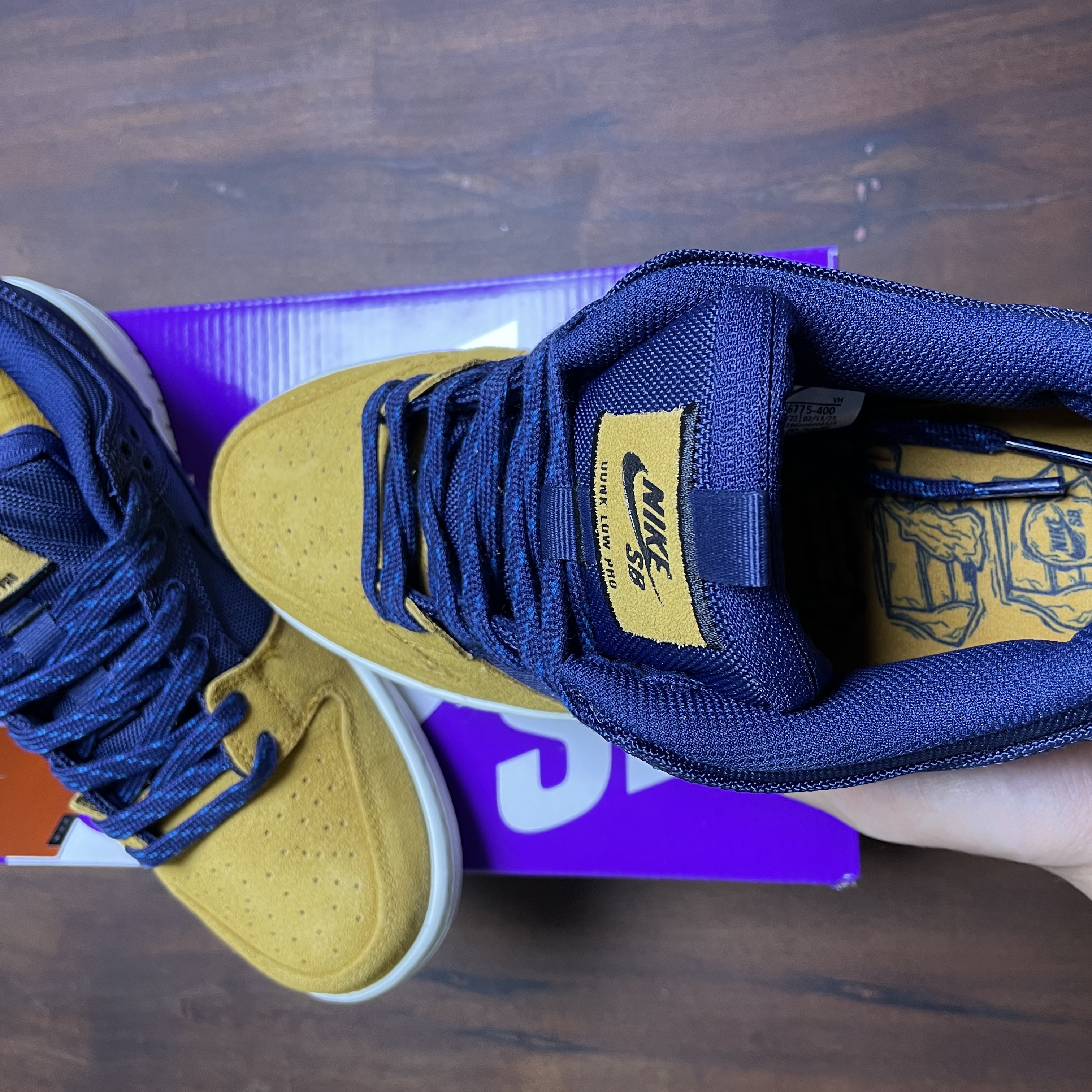 Nike SB Dunk Low Pro Premium Desert Ochre and Midnight Navy 착용 스타일 - 2