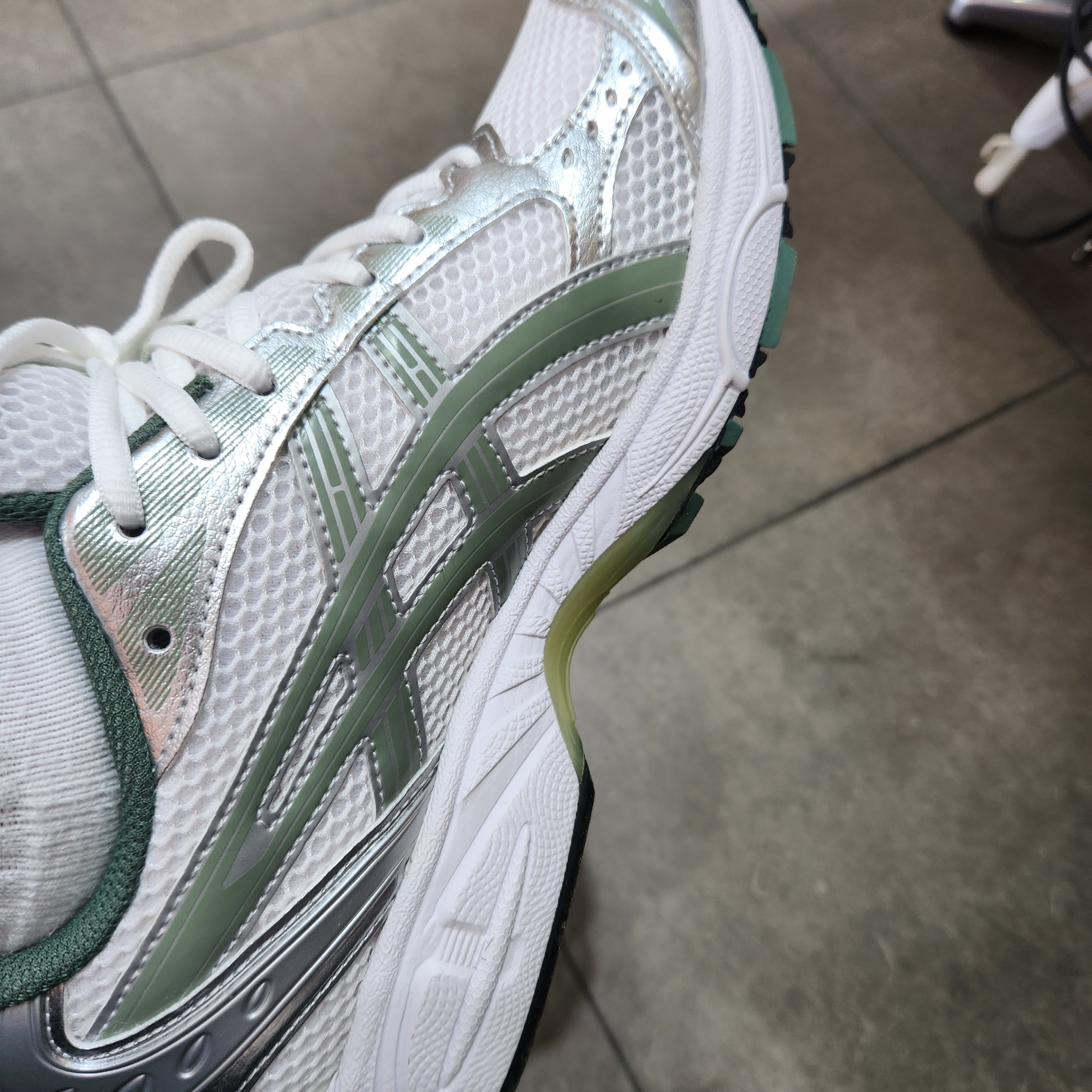 Asics Gel-Kayano 14 White Slate Grey 착용 스타일