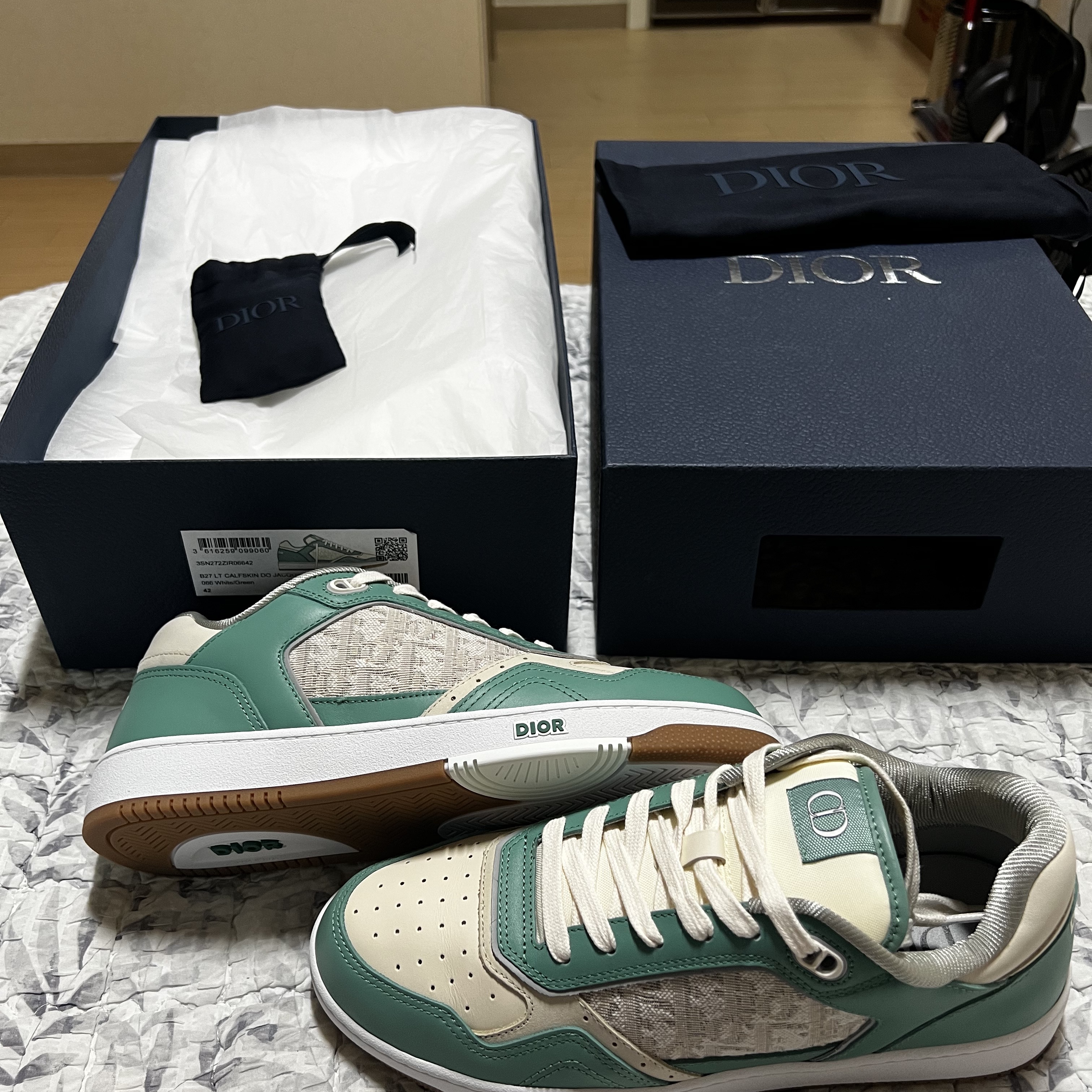 Dior B27 Low-Top Sneakers Turquoise Cream 착용 스타일