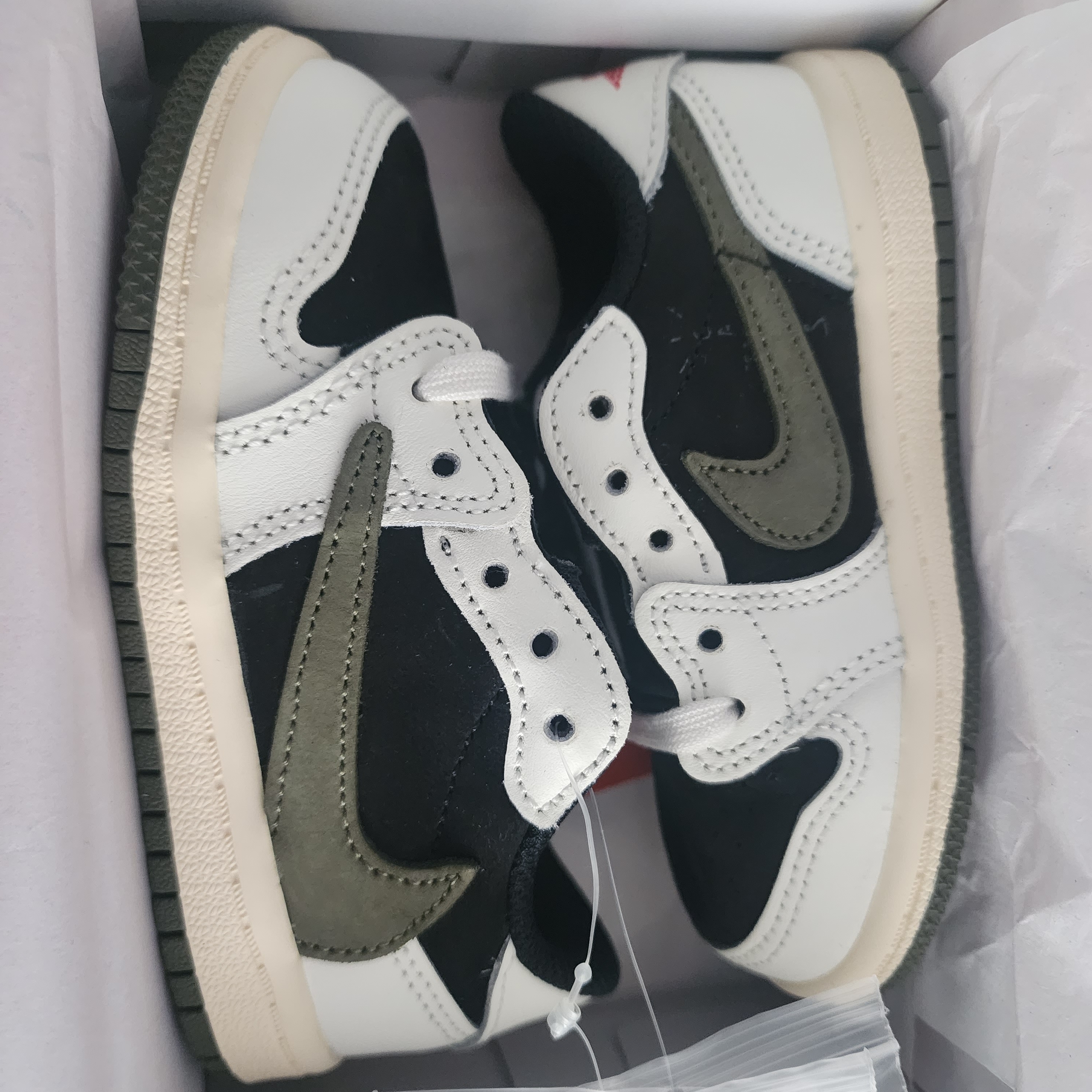 (TD) Jordan 1 x Travis Scott Retro Low OG SP Medium Olive 착용 스타일