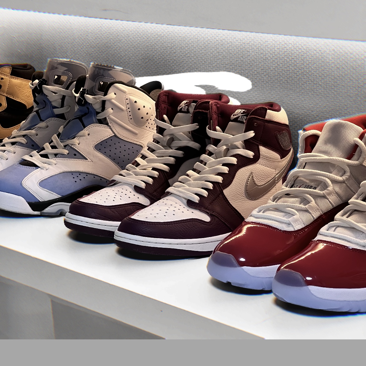 Jordan 11 Retro Varsity Red, Jordan 1 Retro High OG Bordeaux 착용 스타일