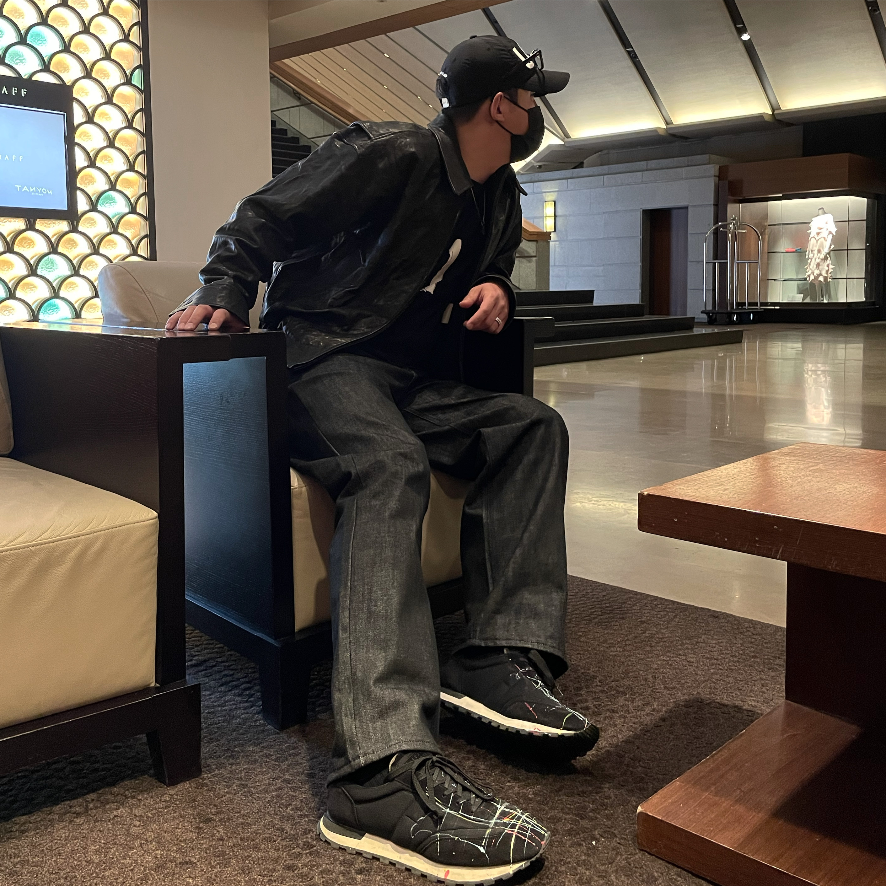 Maison Margiela Replica Paint Runners Black 착용 스타일