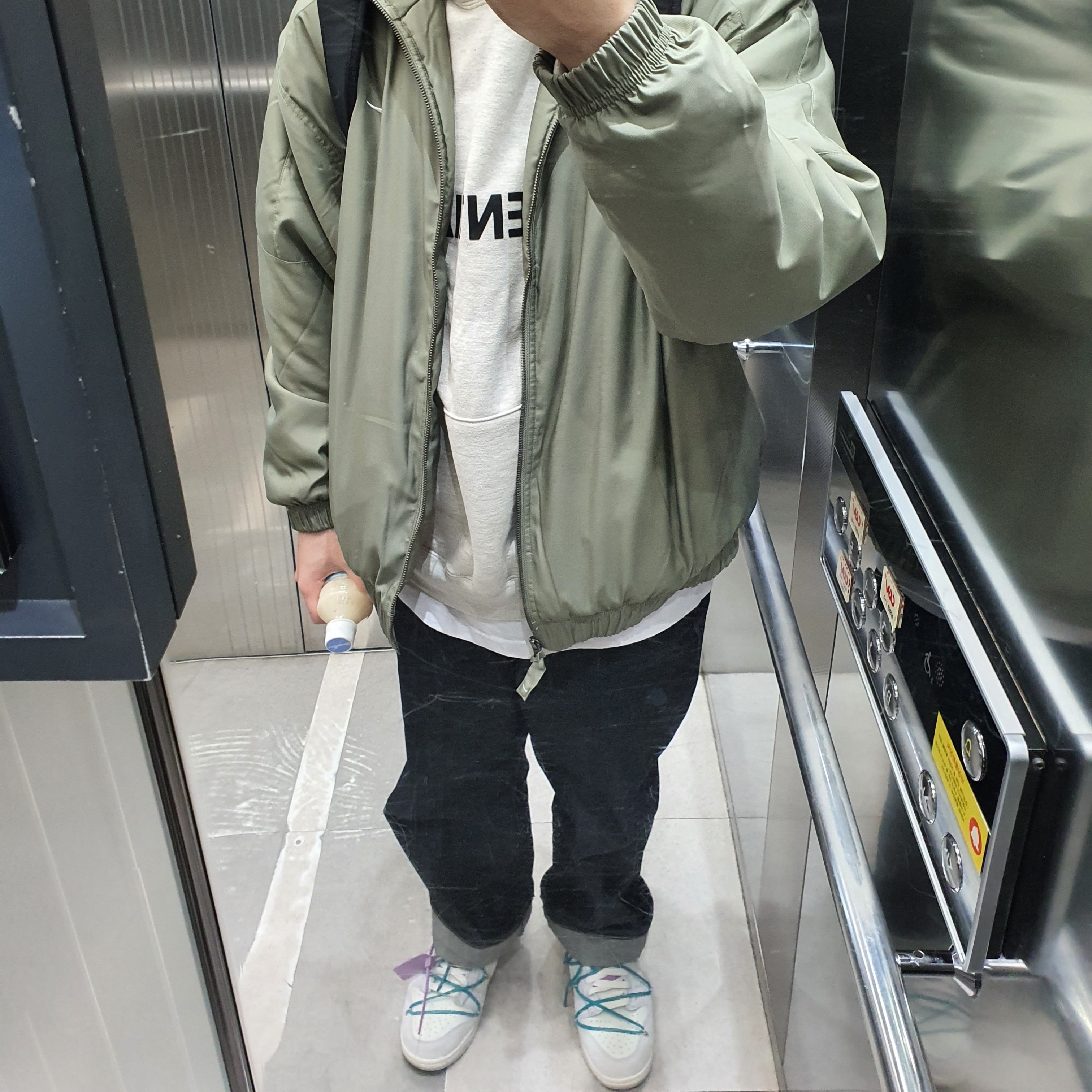 Nike x Off-White Dunk Low The 50 - Lot 36, Nike NRG Solo Swoosh Satin Bomber Jacket Light Army - US/EU 착용 스타일