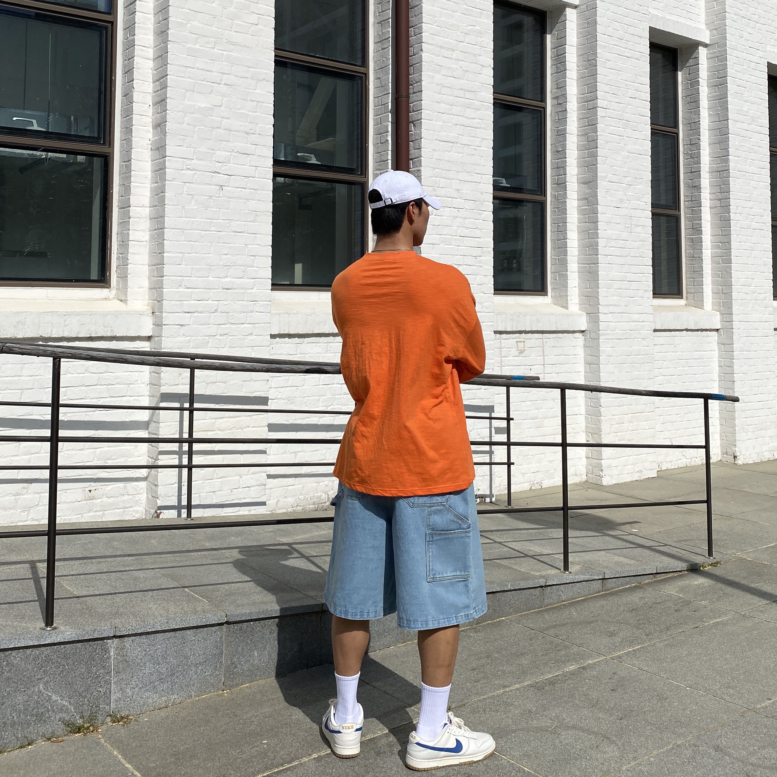 나이키 덩크 로우 SE 세일 다크 마리나 블루 착용 스타일 - 2