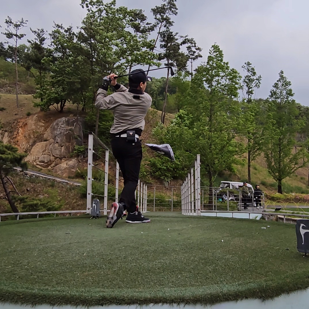 Jordan 4 Golf Bred 착용 스타일