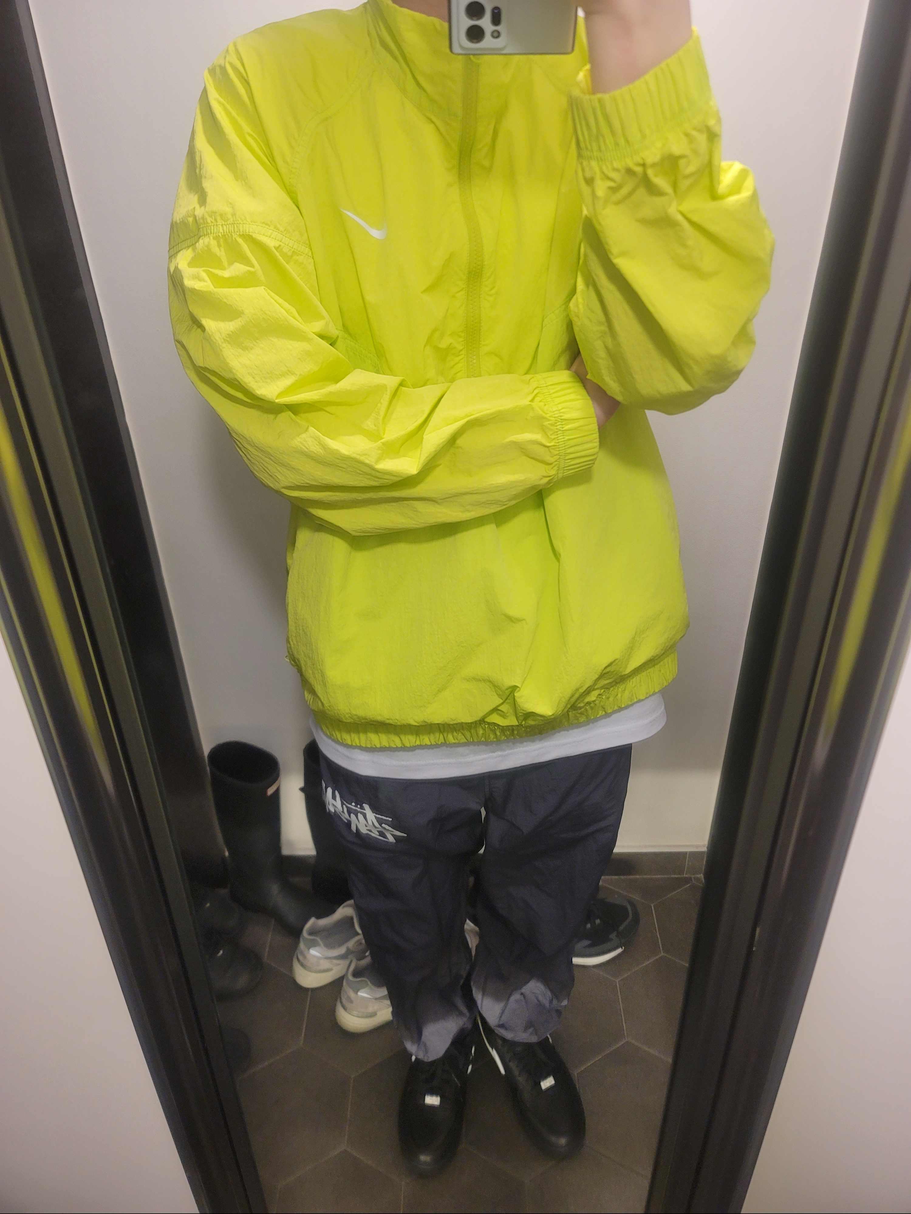 Nike x Stussy Windrunner Jacket Bright Cactus, Nike x Stussy Beach Pants Off Noir 착용 스타일