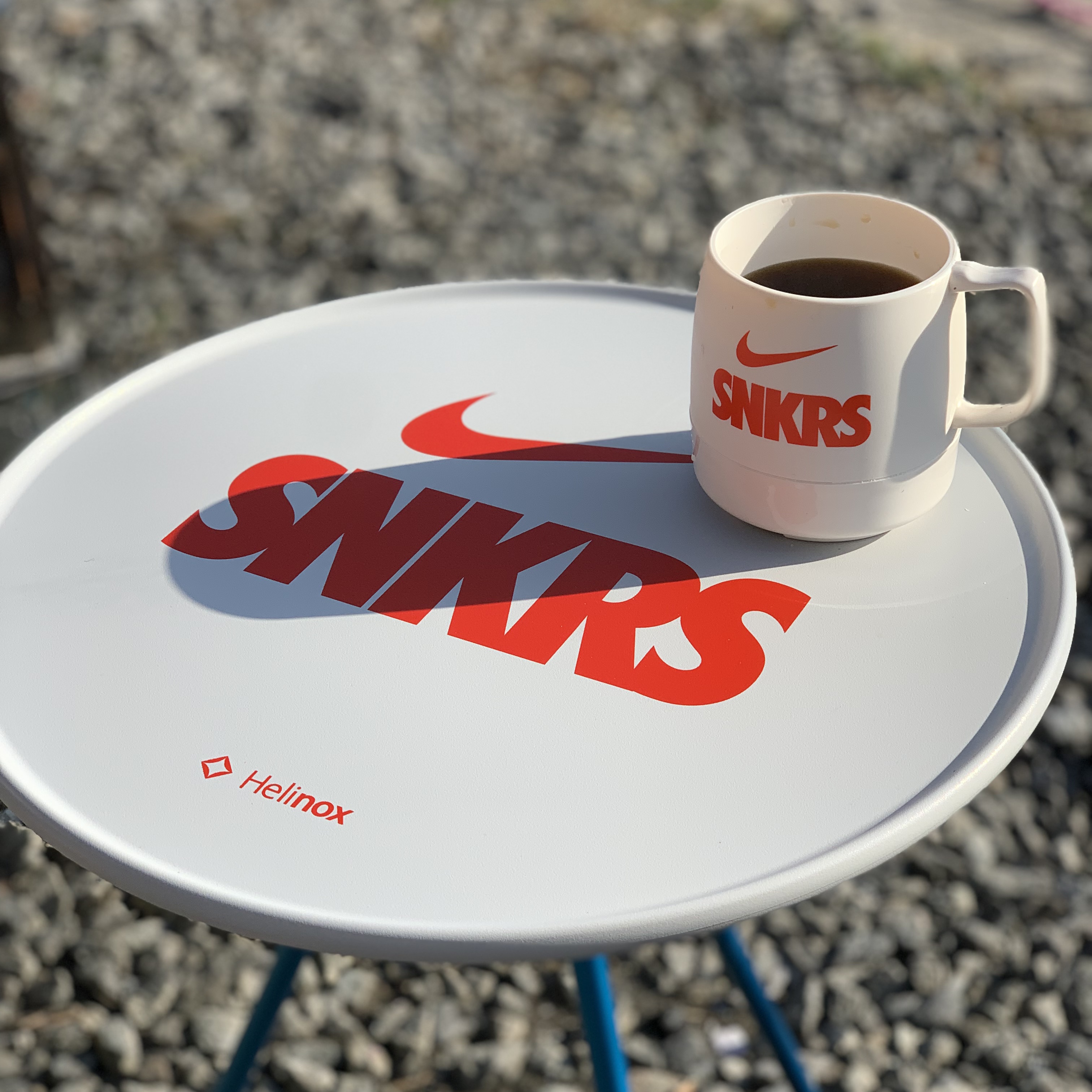 Helinox x Nike SNKRS 4th Anniversary Side Table M, Helinox x Nike SNKRS 4th Anniversry Dinex Mug 착용 스타일