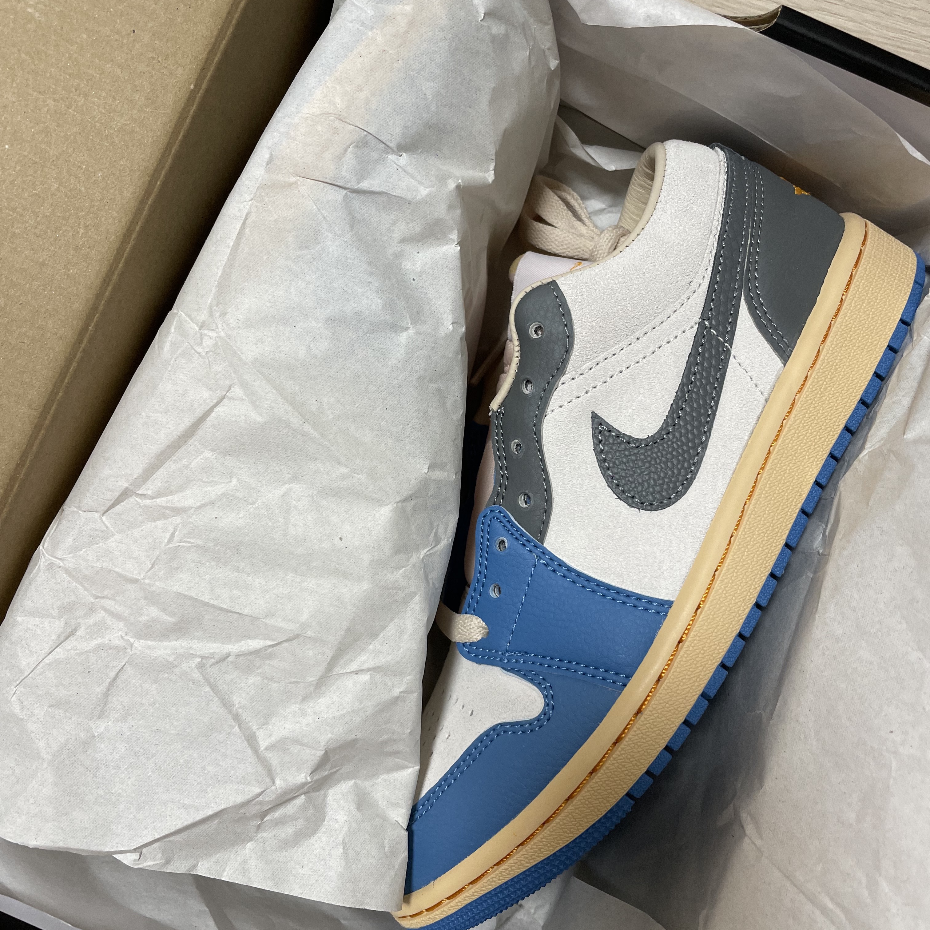 Jordan 1 Low SE Tokyo 96 착용 스타일 - 2