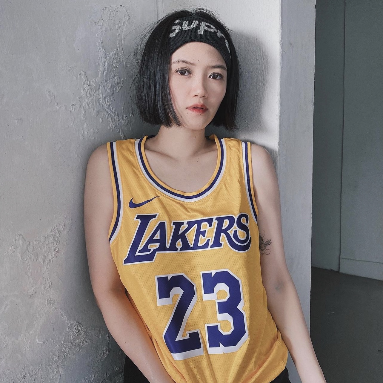 슈프림 x 나이키 NBA 헤드밴드 레드 - 19SS, 슈프림 x 나이키 NBA 헤드밴드 블랙 - 19SS 착용 스타일 - 5