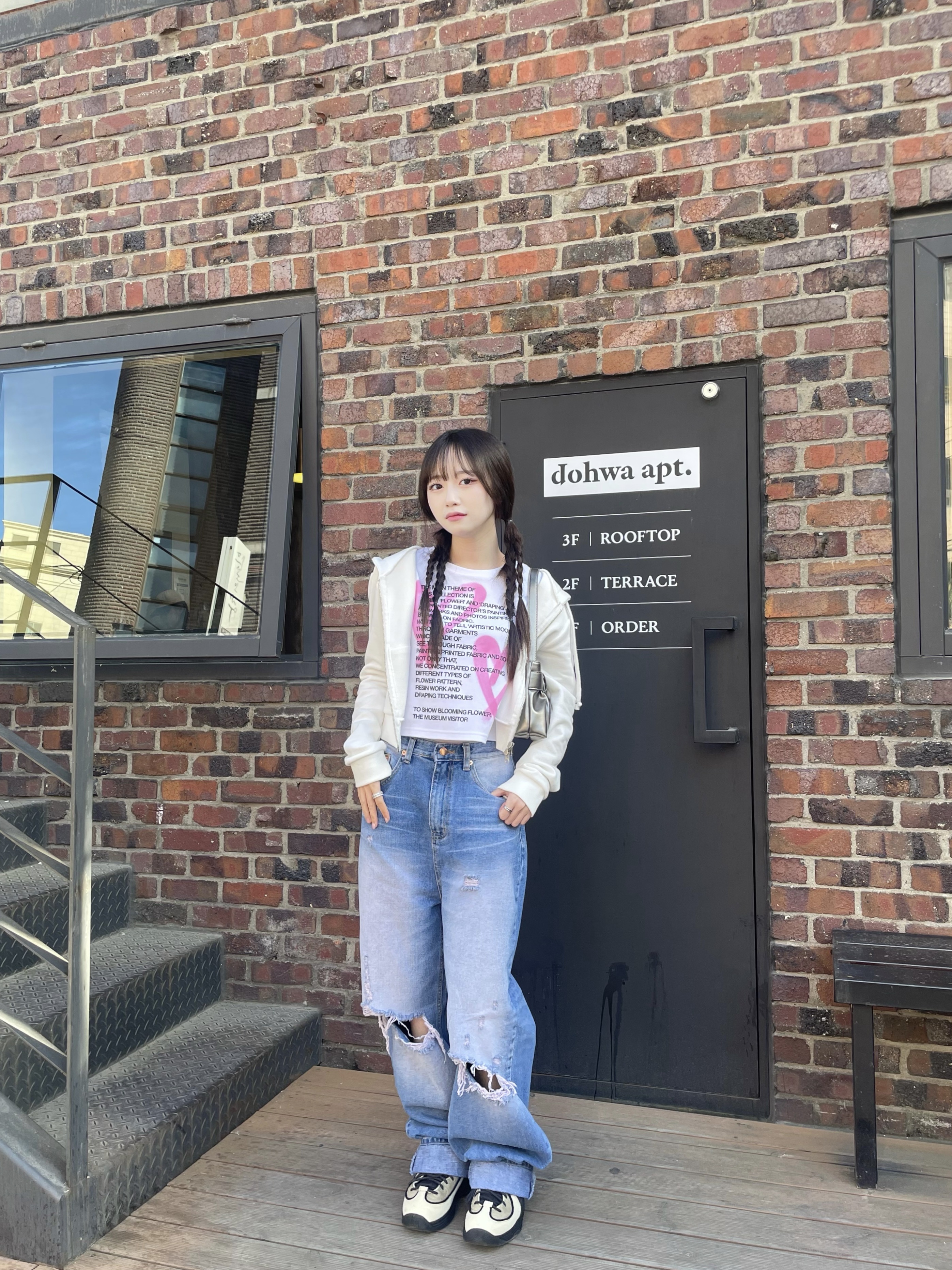 나이키 x 스투시 에어 페니 2 라탄 앤 라임스톤 착용 스타일 - 3