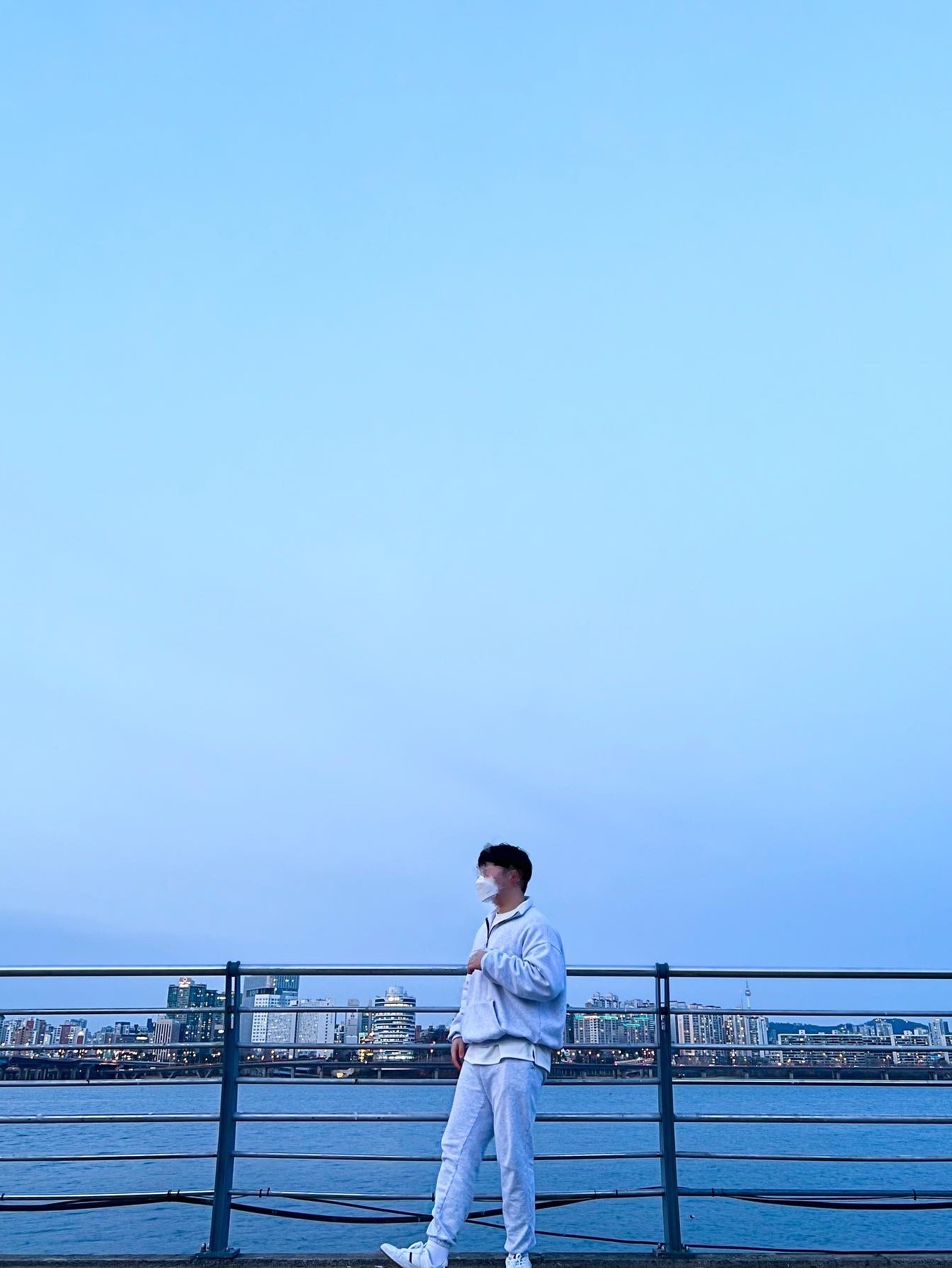 IAB Studio Half Zip Pullover Light Gray 착용 스타일 - 1