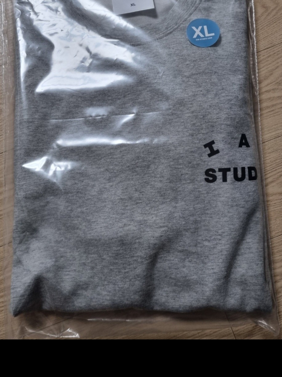 IAB Studio Long Sleeve Gray 착용 스타일