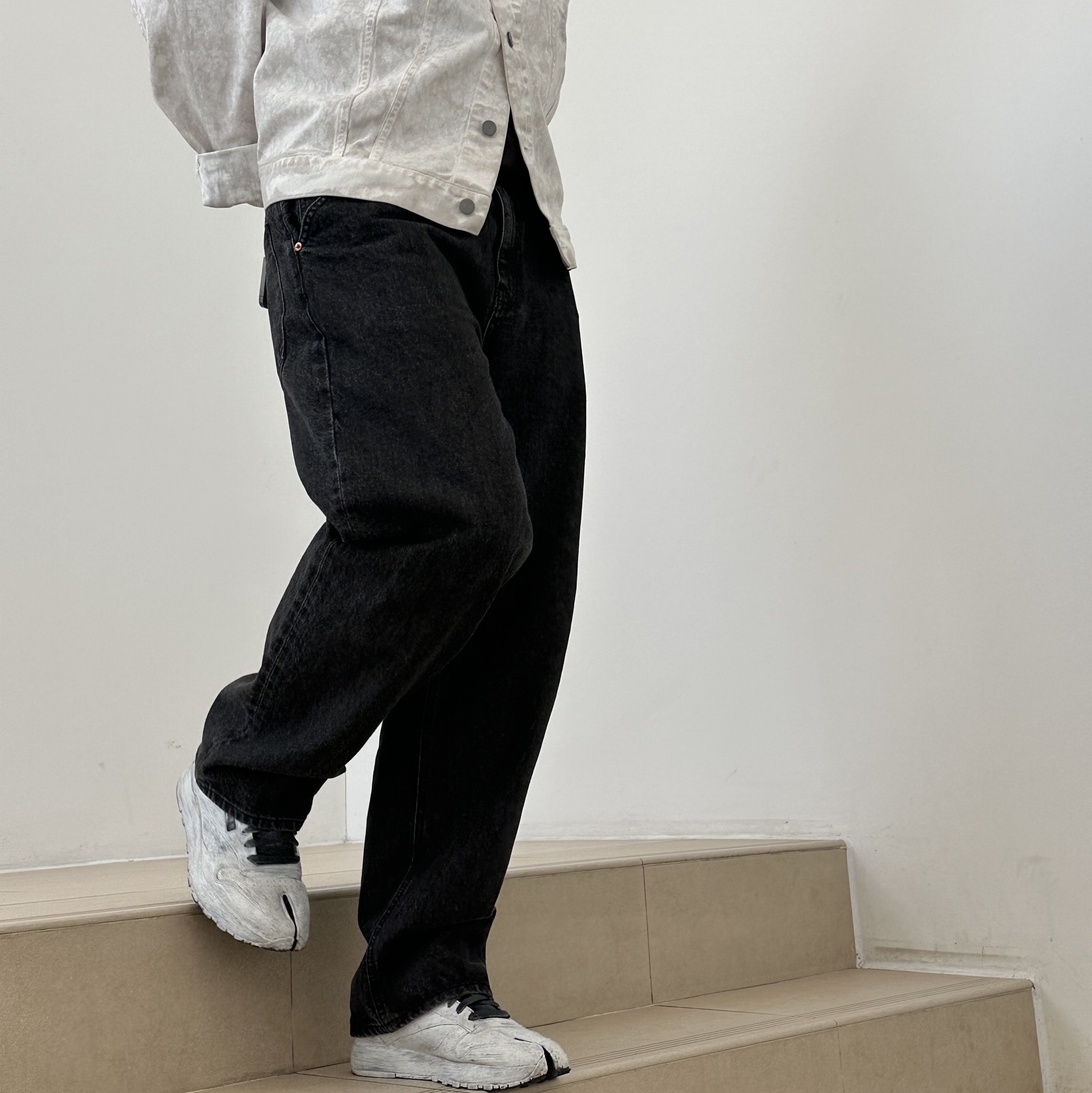 Reebok x Maison Margiela Classic Leather Tabi Shoes Bianchetto 착용 스타일