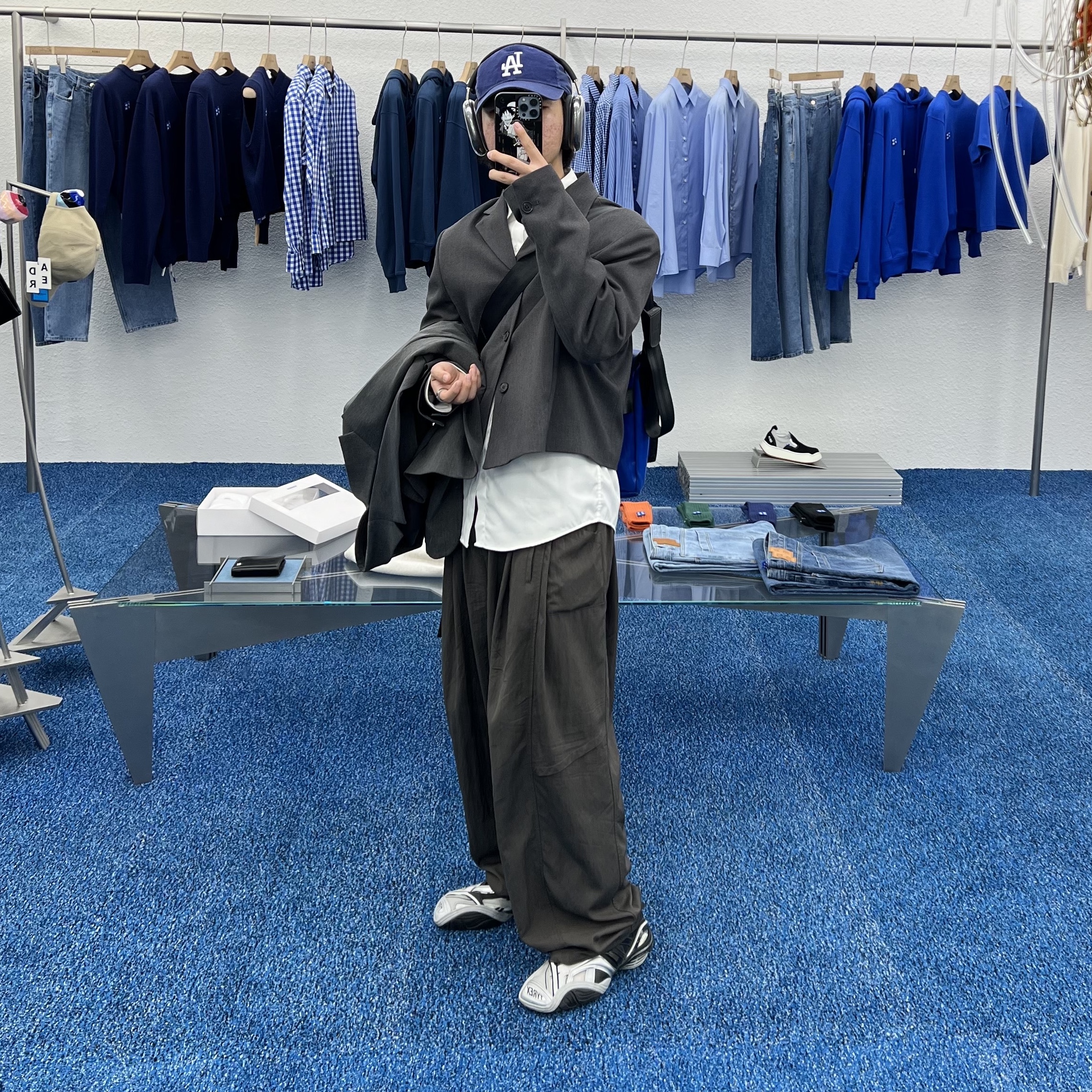 Balenciaga Tyrex Sneakers Black Grey 착용 스타일