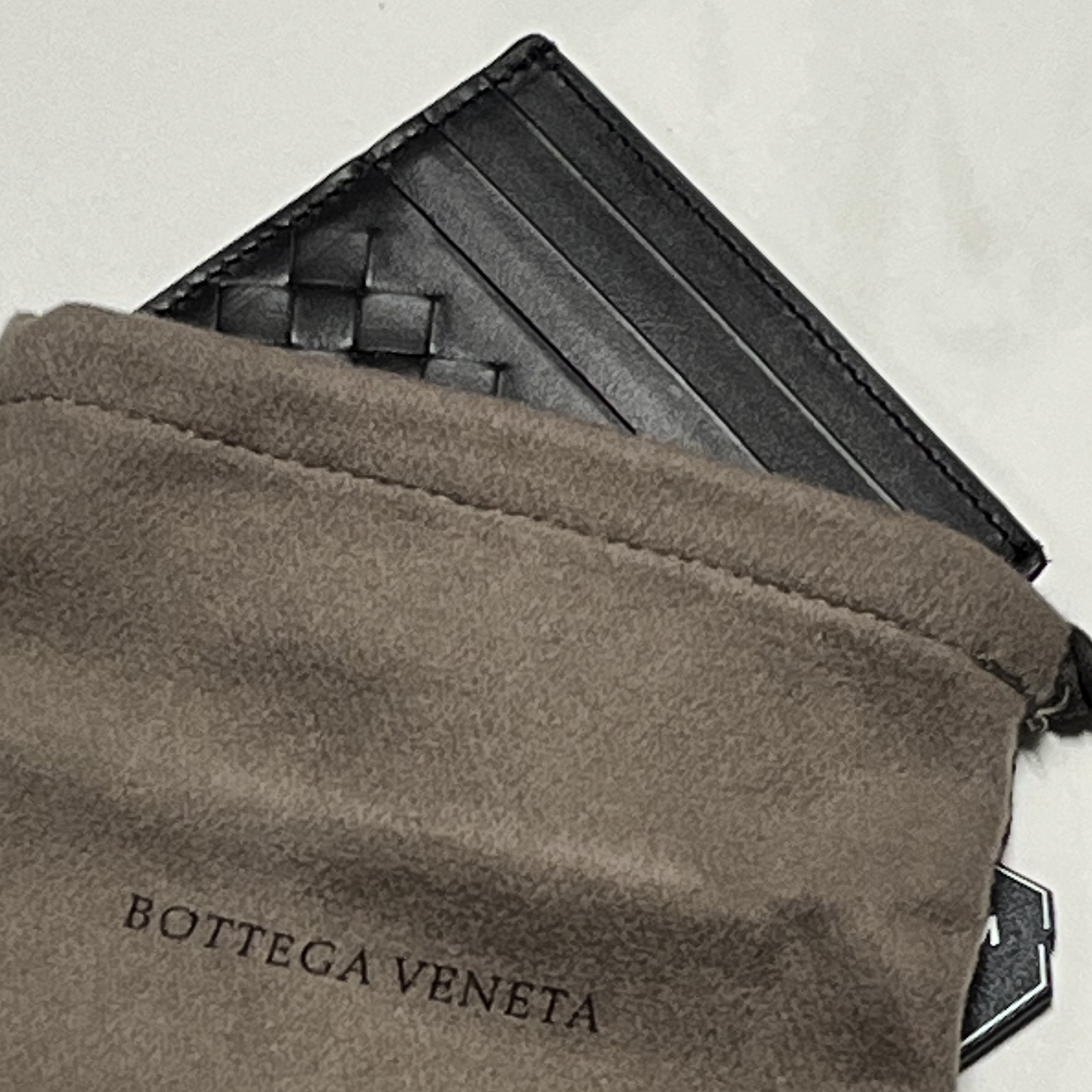 Bottega Veneta Credit Card Case Brown 착용 스타일