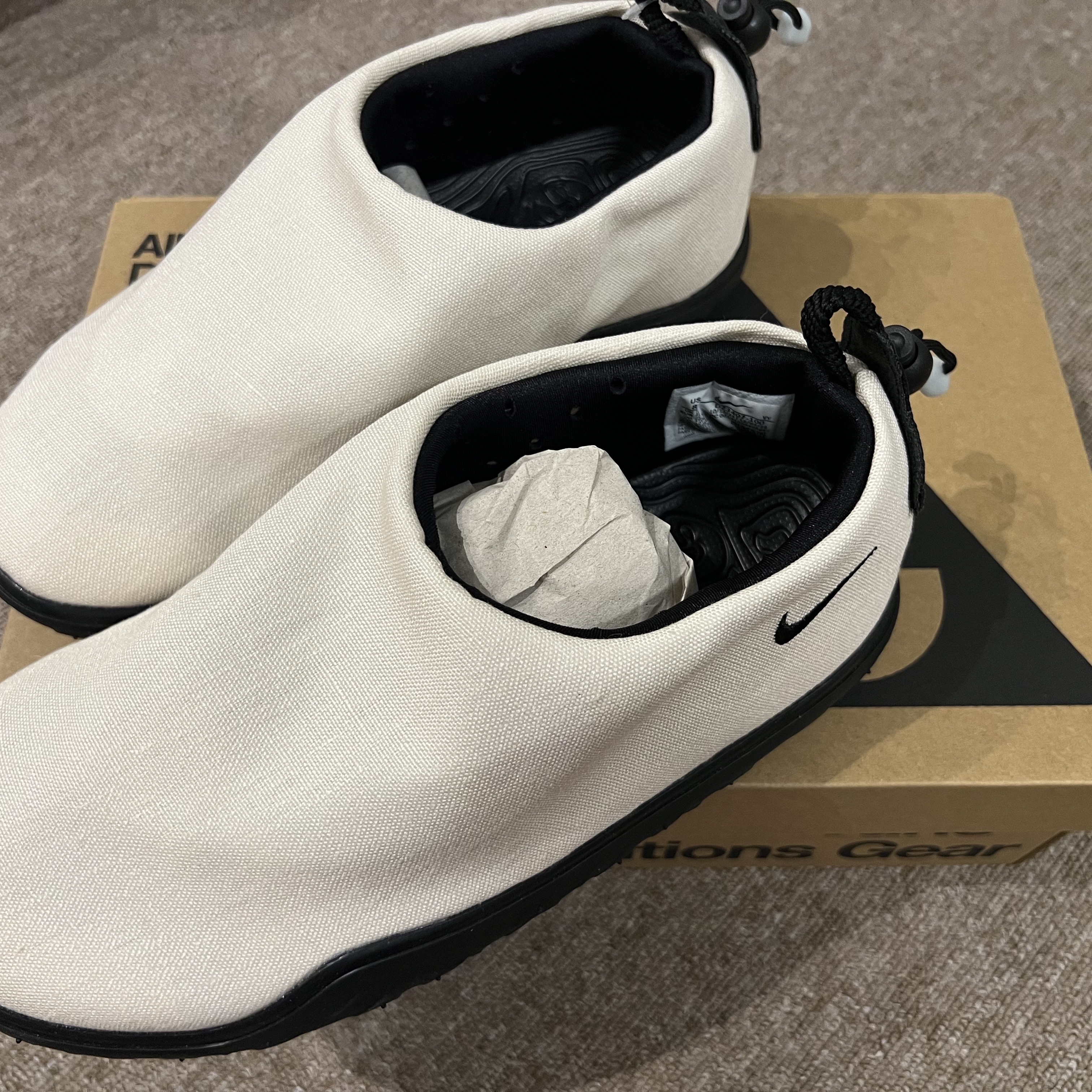 Nike ACG Moc Summit White and Black 착용 스타일 - 1