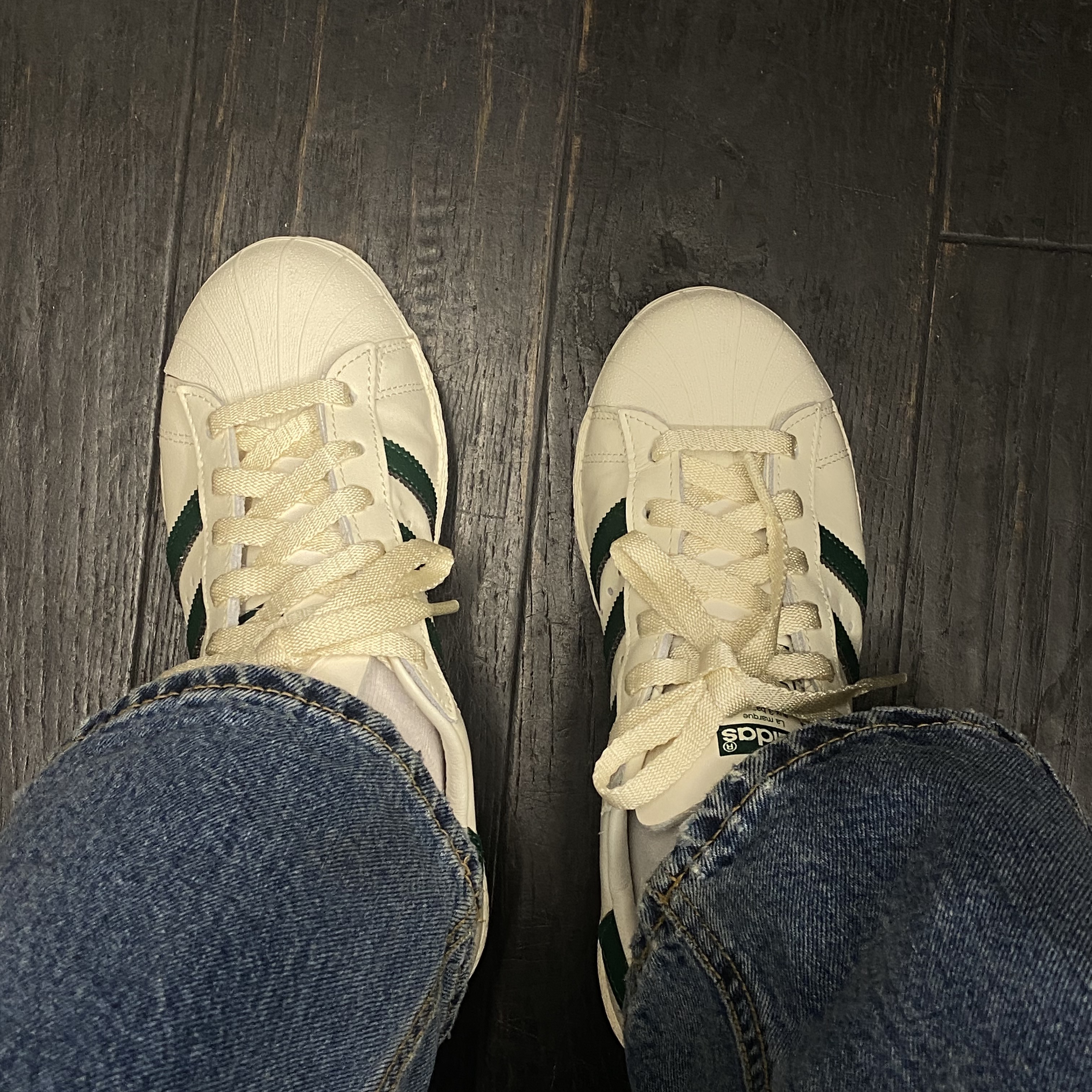 Adidas Superstar 82 Off White Dark Green 착용 스타일