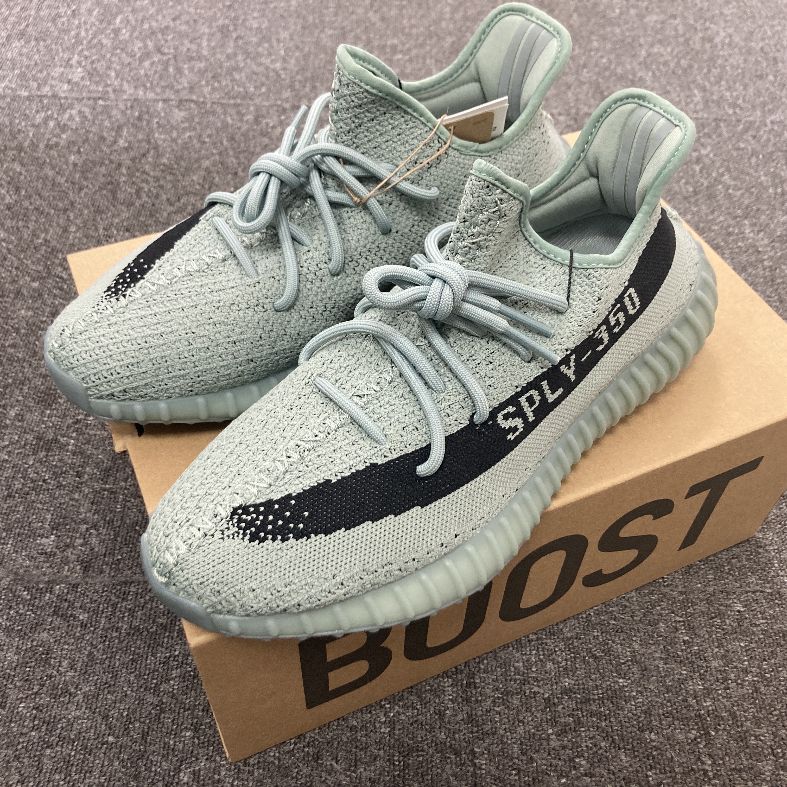 Adidas Yeezy Boost 350 V2 Salt Core Black 착용 스타일 - 2