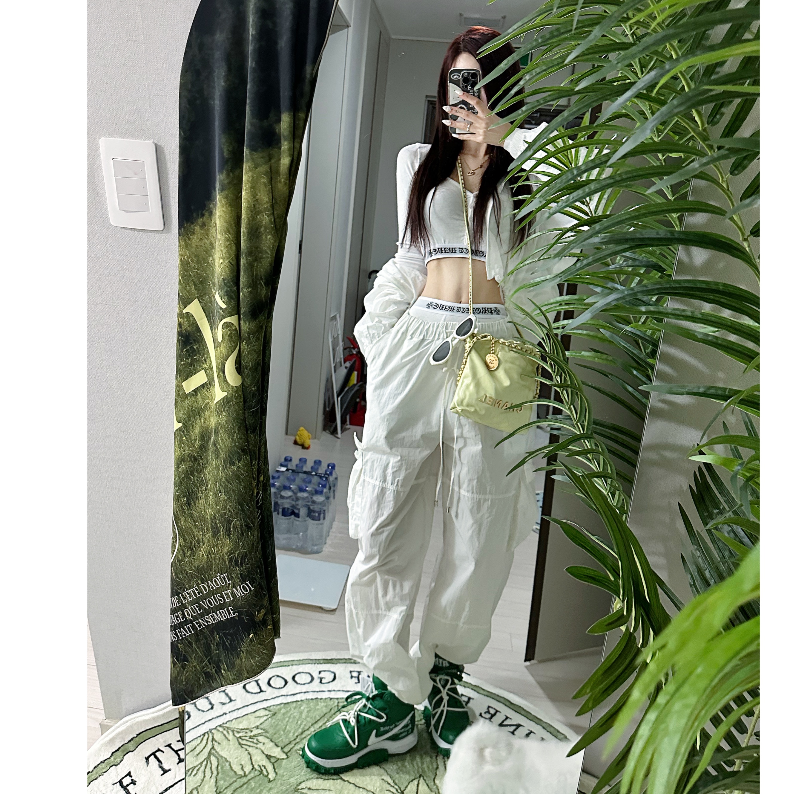 Nike x Off-White Air Force 1 Mid SP Leather Pine Green, Chanel 22 Medium Handbag Shiny Calfskin & Gold Black 착용 스타일