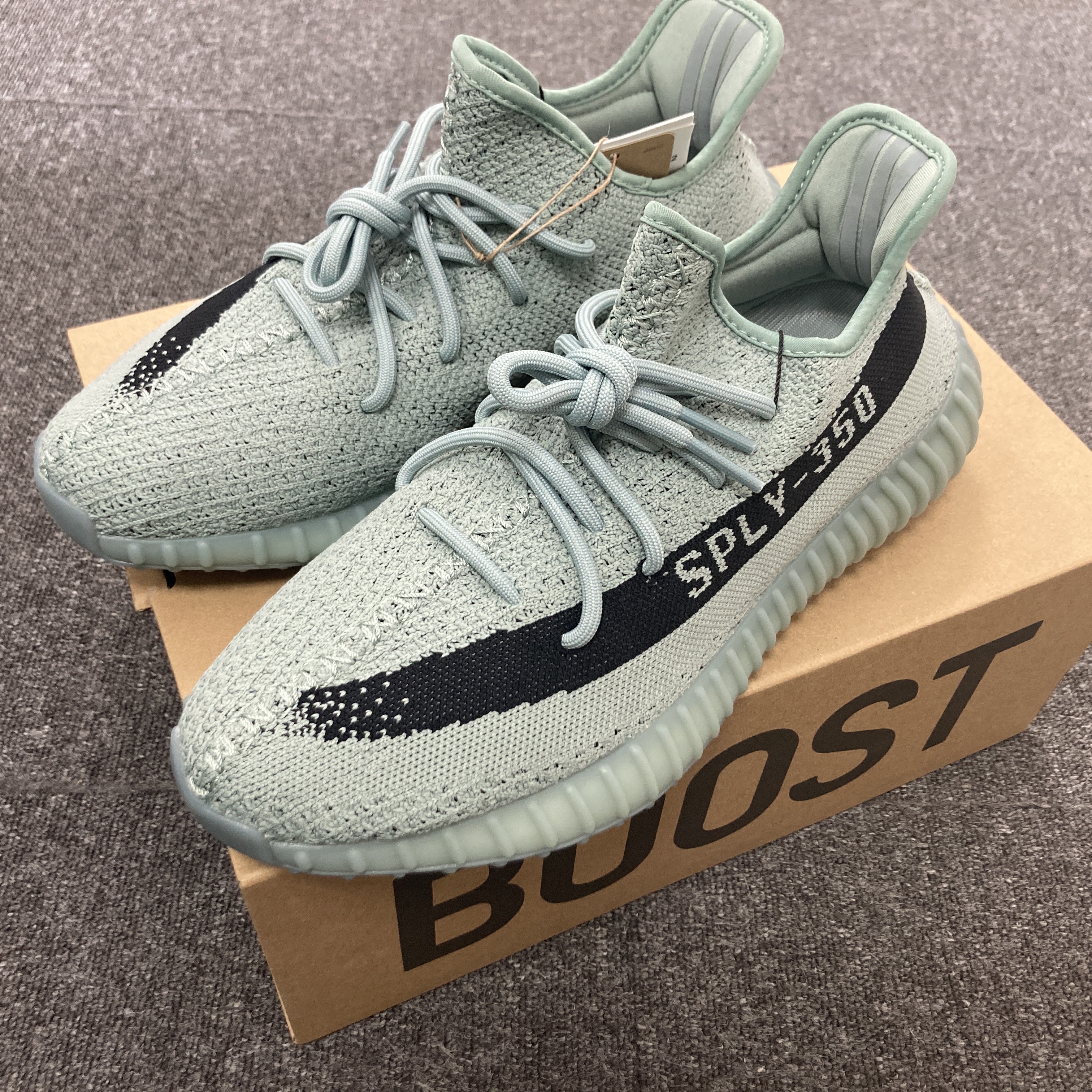 Adidas Yeezy Boost 350 V2 Salt Core Black 착용 스타일 - 1