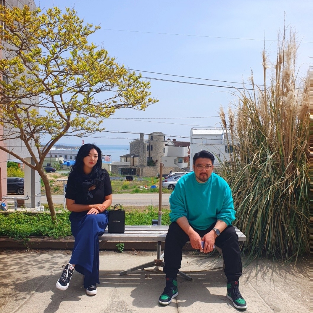Jordan 1 Retro High OG Pine Green Black, Nike x Sacai Blazer Low Black Patent Leather 착용 스타일