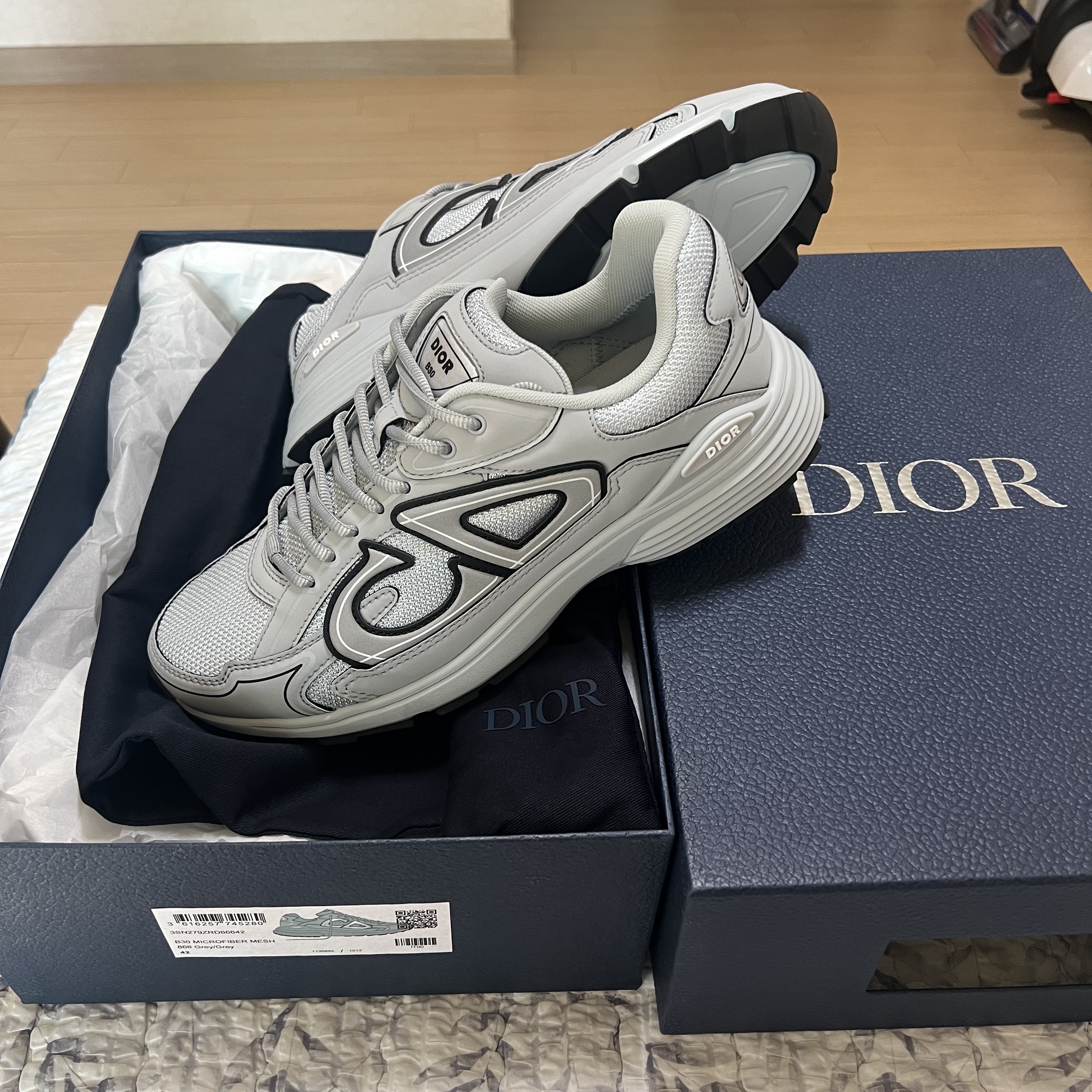 Dior B30 Sneakers Mesh Technical Fabric Grey 착용 스타일