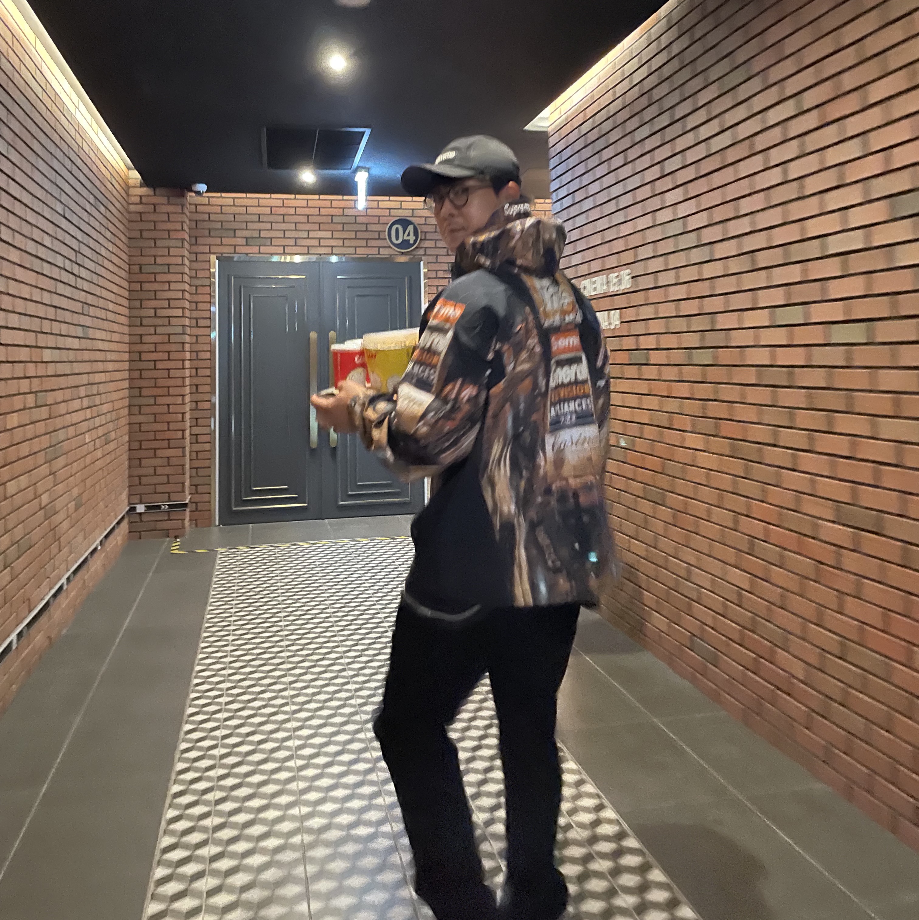 Supreme x The North Face Taped Seam Shell Jacket Times Square - 22FW, Supreme Mesh Seersucker Camp Cap Black - 21SS 착용 스타일