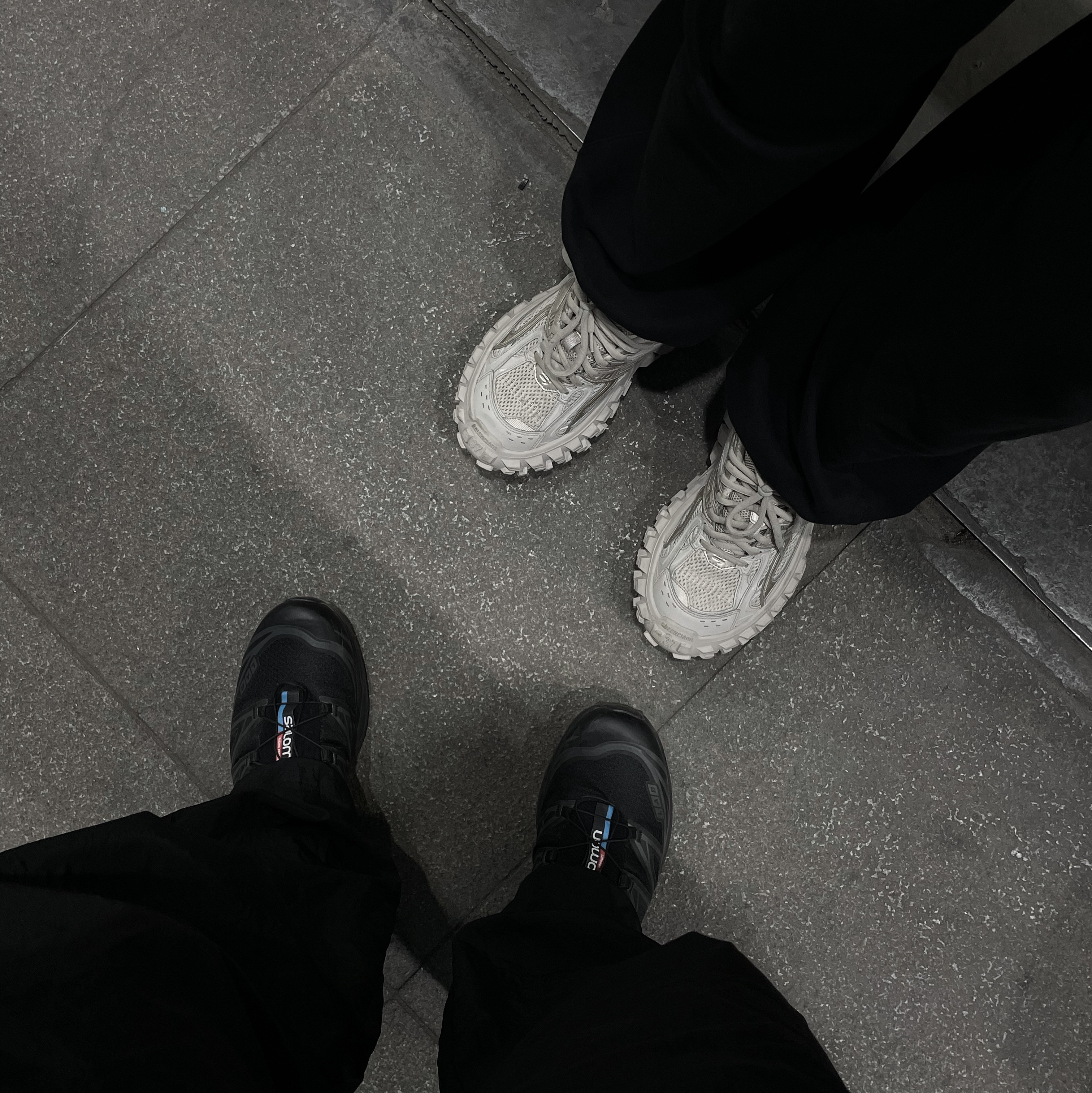 Salomon XT-6 ADV Black, Balenciaga Defender Sneakers Beige 착용 스타일
