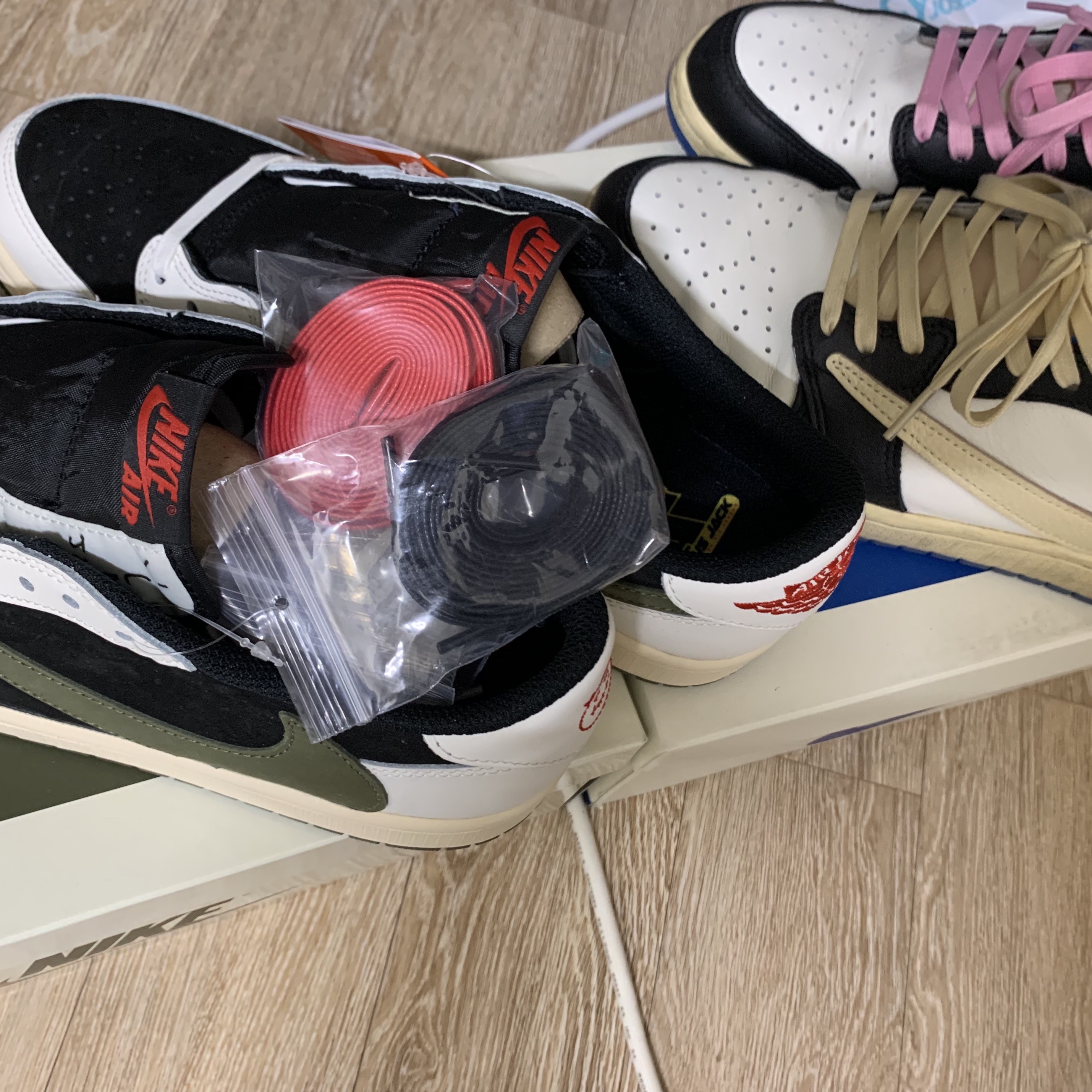(W) Jordan 1 x Travis Scott Retro Low OG SP Medium Olive, Jordan 1 x Travis Scott x Fragment Retro Low OG SP Military Blue 착용 스타일