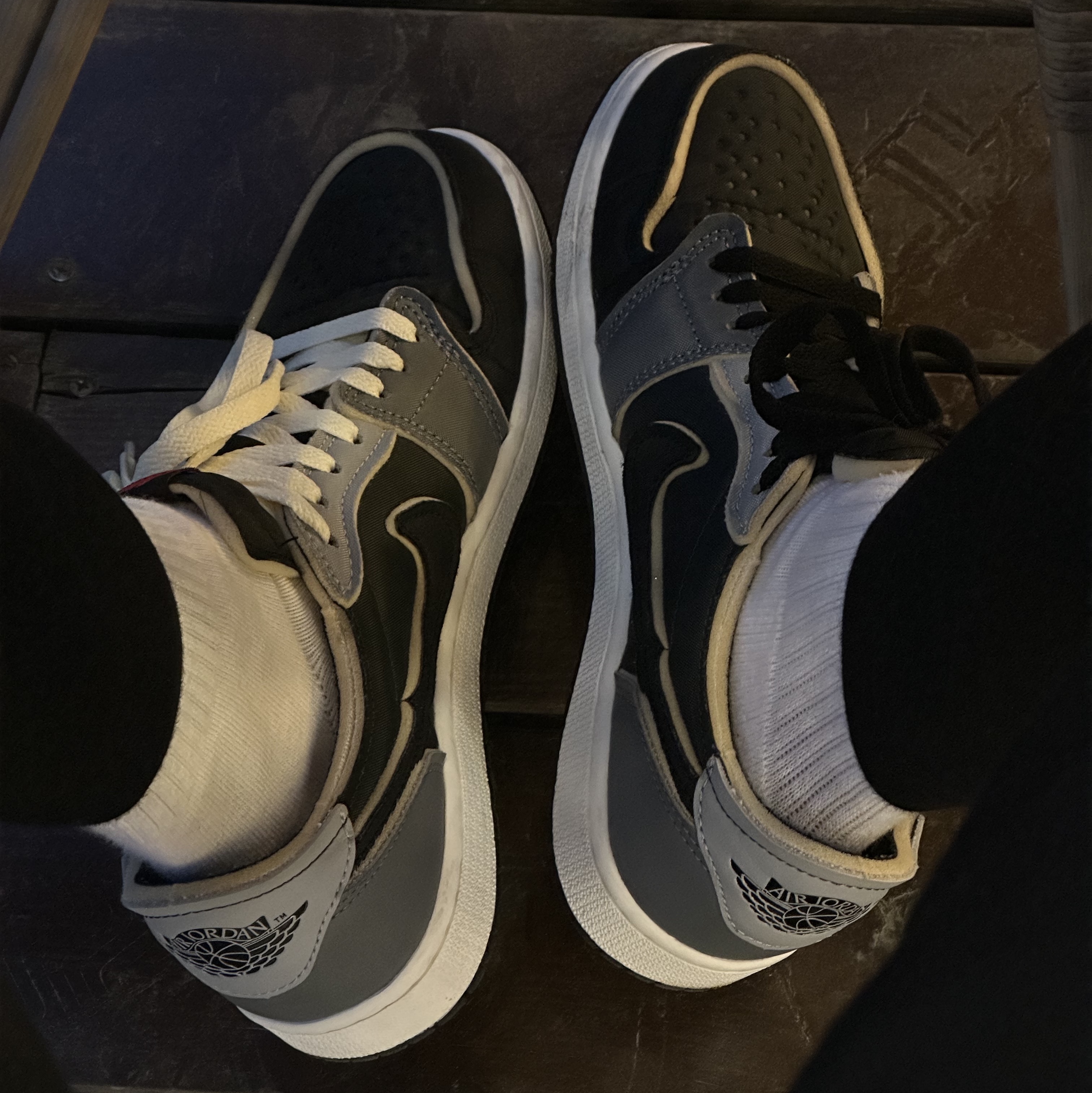 Jordan 1 Retro Low OG EX Black and Smoke Grey 착용 스타일 - 1