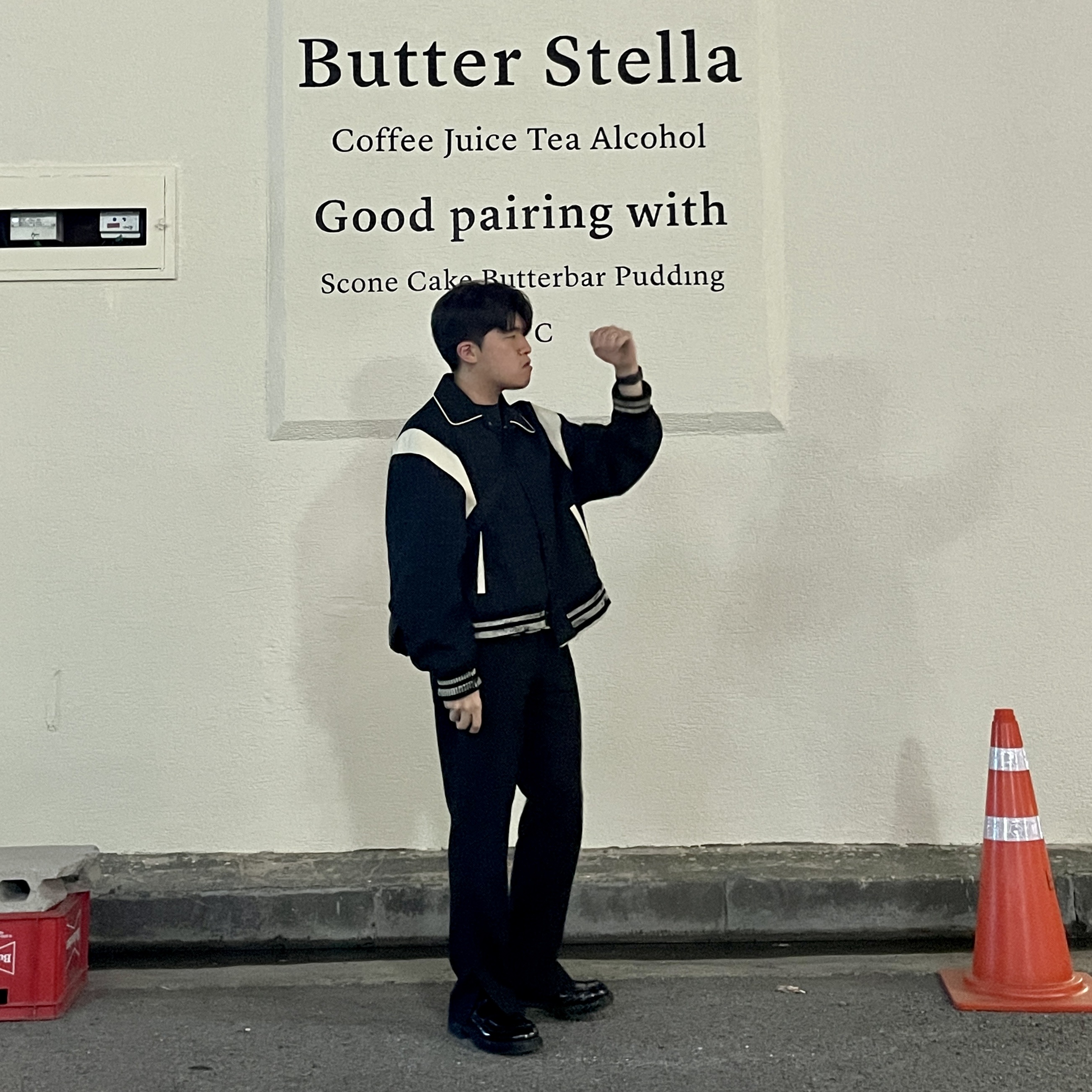 Ader Error Tedd Jacket Noir, Prada Chocolate Brushed Leather Loafers Black 착용 스타일 - 2