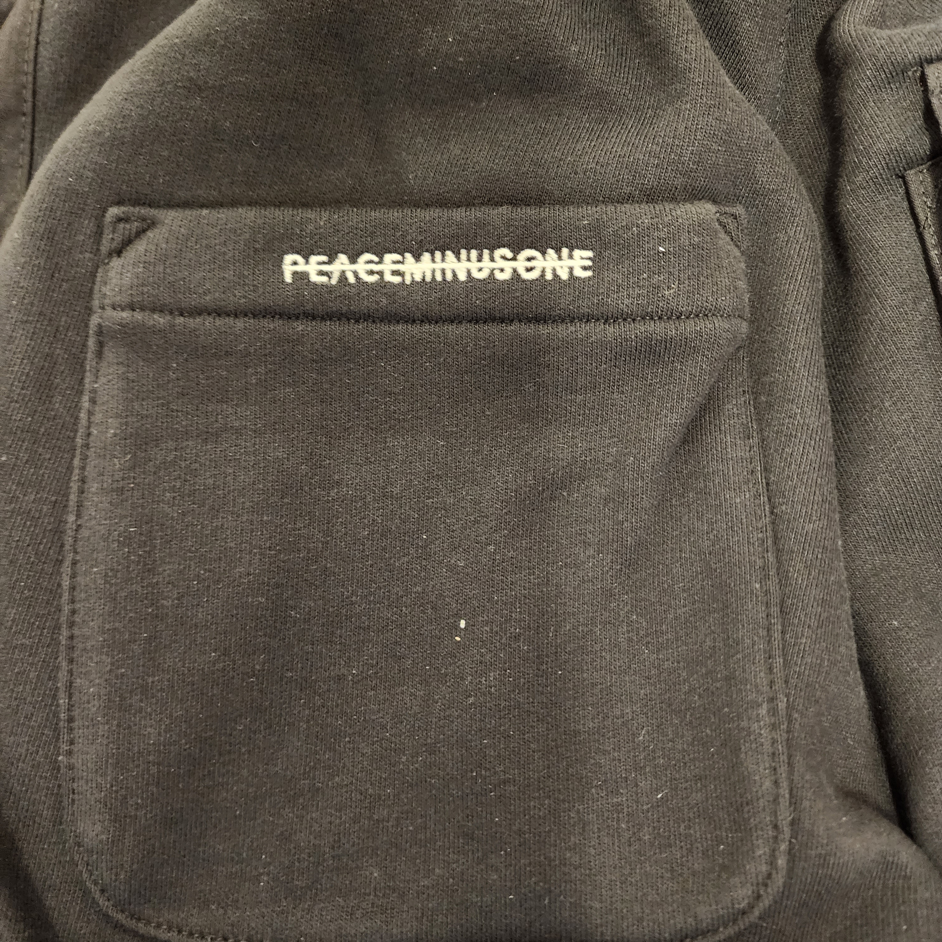 Nike x Peaceminusone Wide Pants Black (DR0096-010) 착용 스타일 - 4