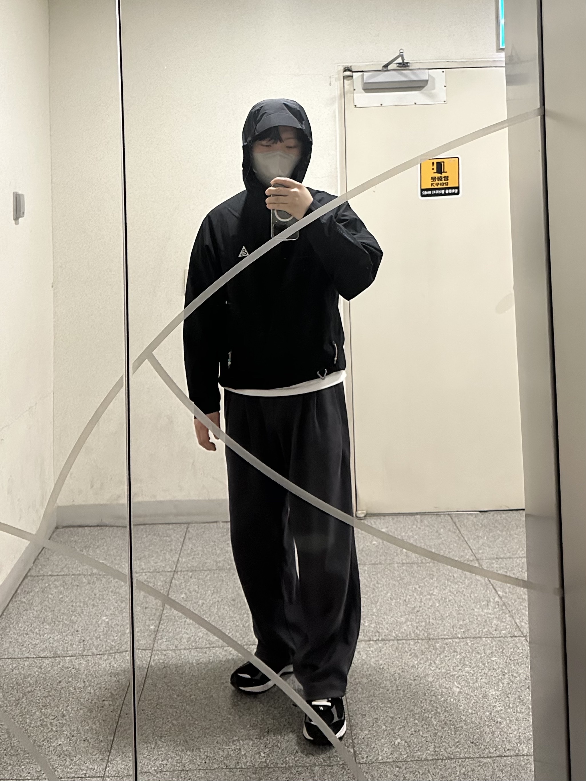 Nike ACG Storm-Fit ADV Cascade Rains Full Zip Jacket Black - Asia, New Balance 2002R Gore-Tex Black Silver Metalic 착용 스타일