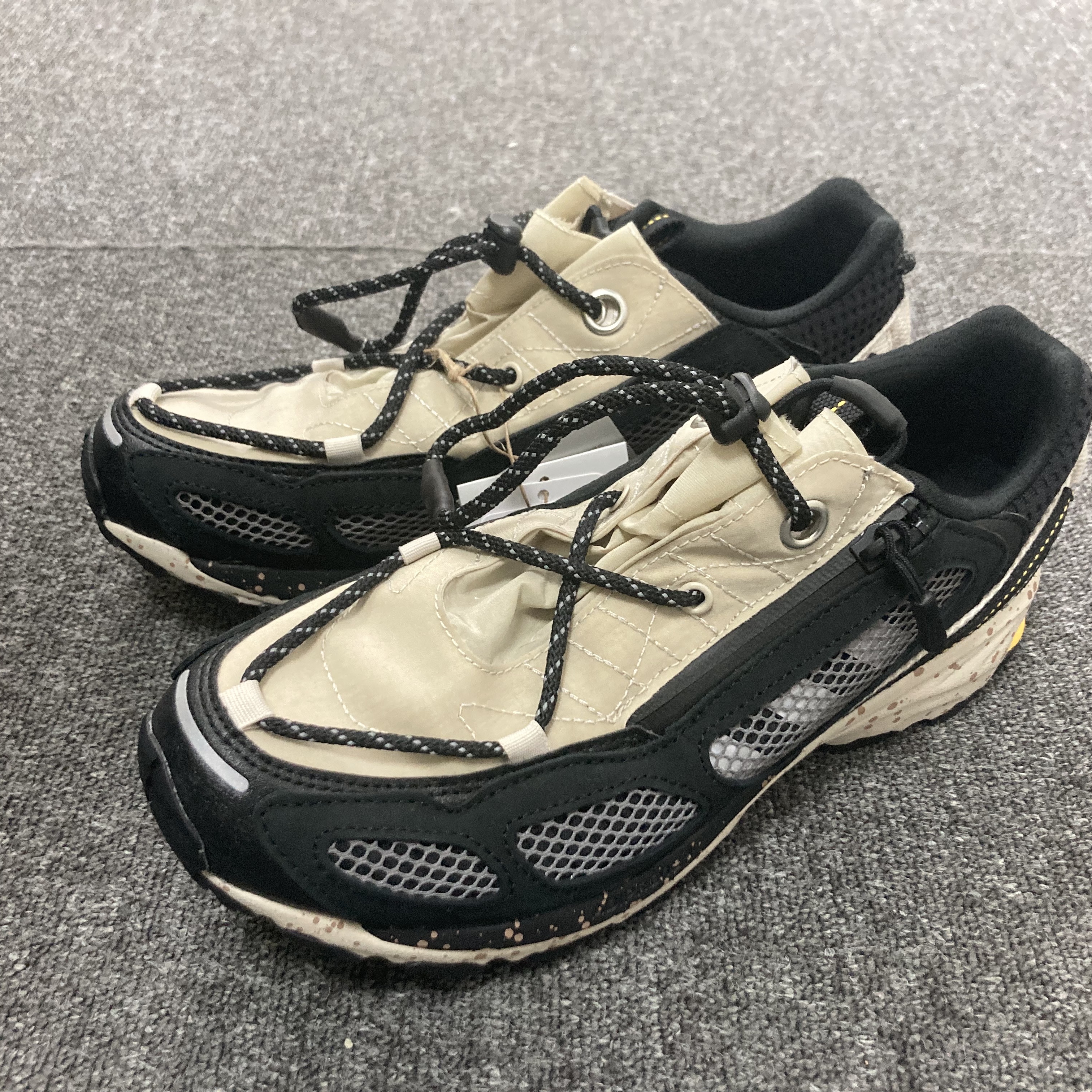 Adidas Shadowturf Core Black Silver Metallic 착용 스타일 - 1