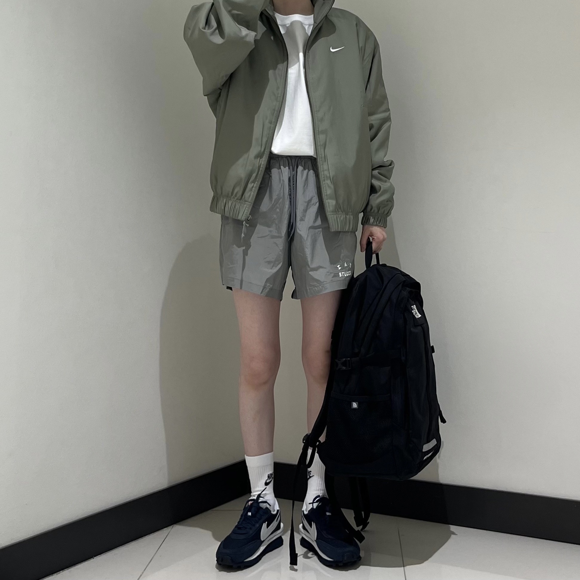 Nike NRG Solo Swoosh Satin Bomber Jacket Light Army - Asia, IAB Studio Woven Shorts Gray 착용 스타일