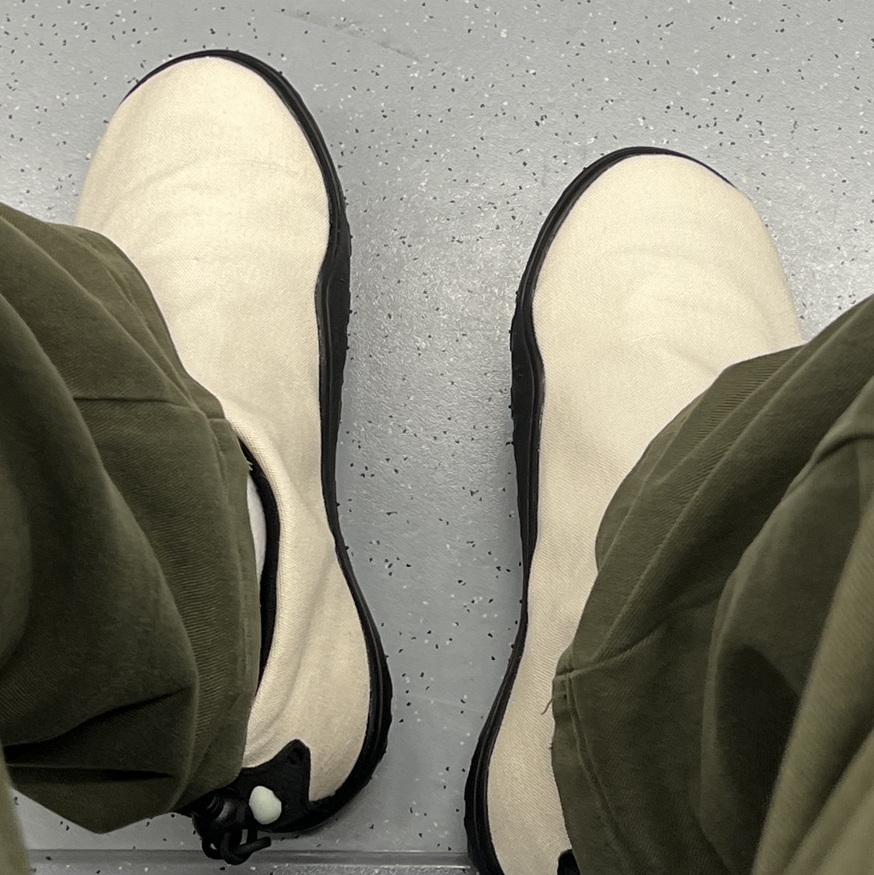 Nike ACG Moc Summit White and Black 착용 스타일 - 3