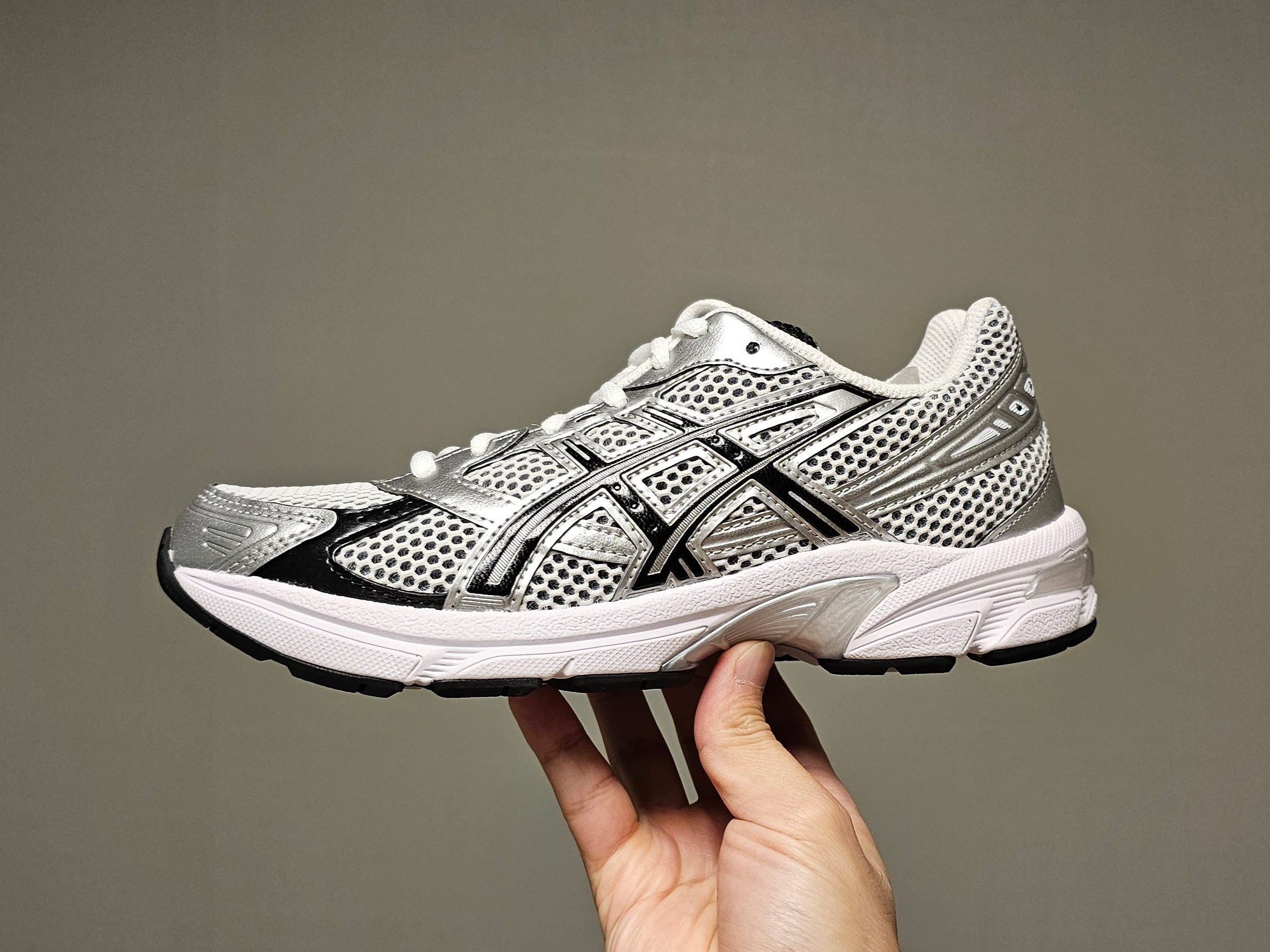 Asics Gel-1130 White Black 착용 스타일