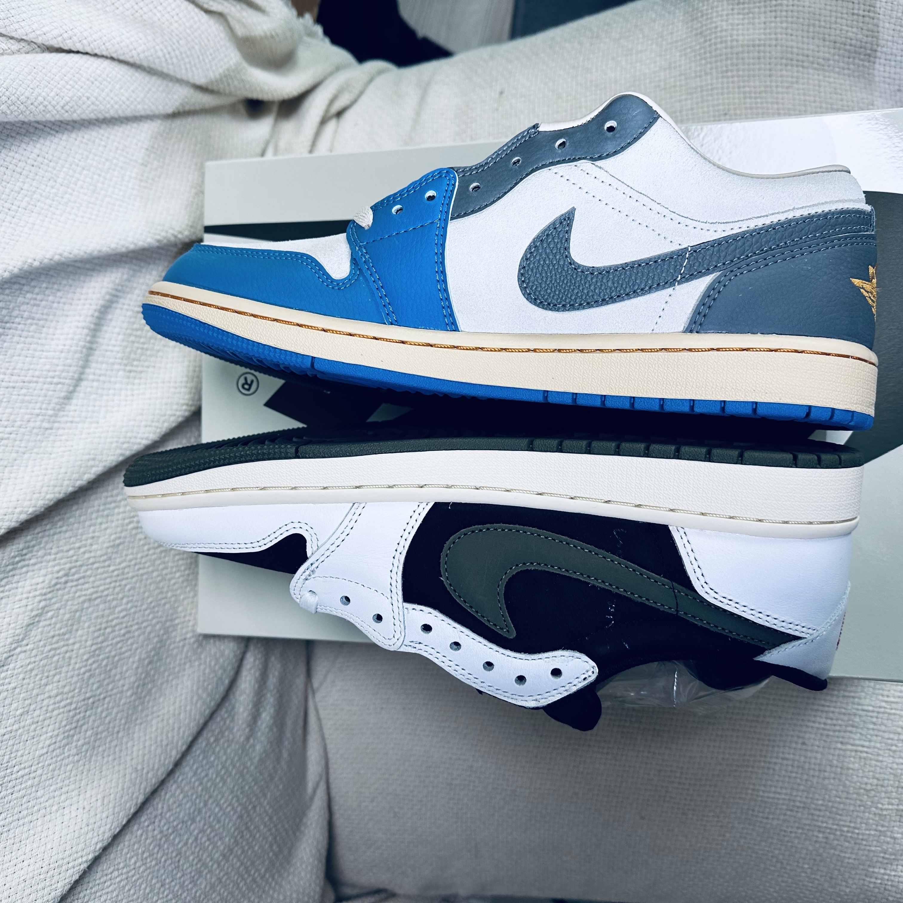 (W) Jordan 1 x Travis Scott Retro Low OG SP Medium Olive 착용 스타일 - 4