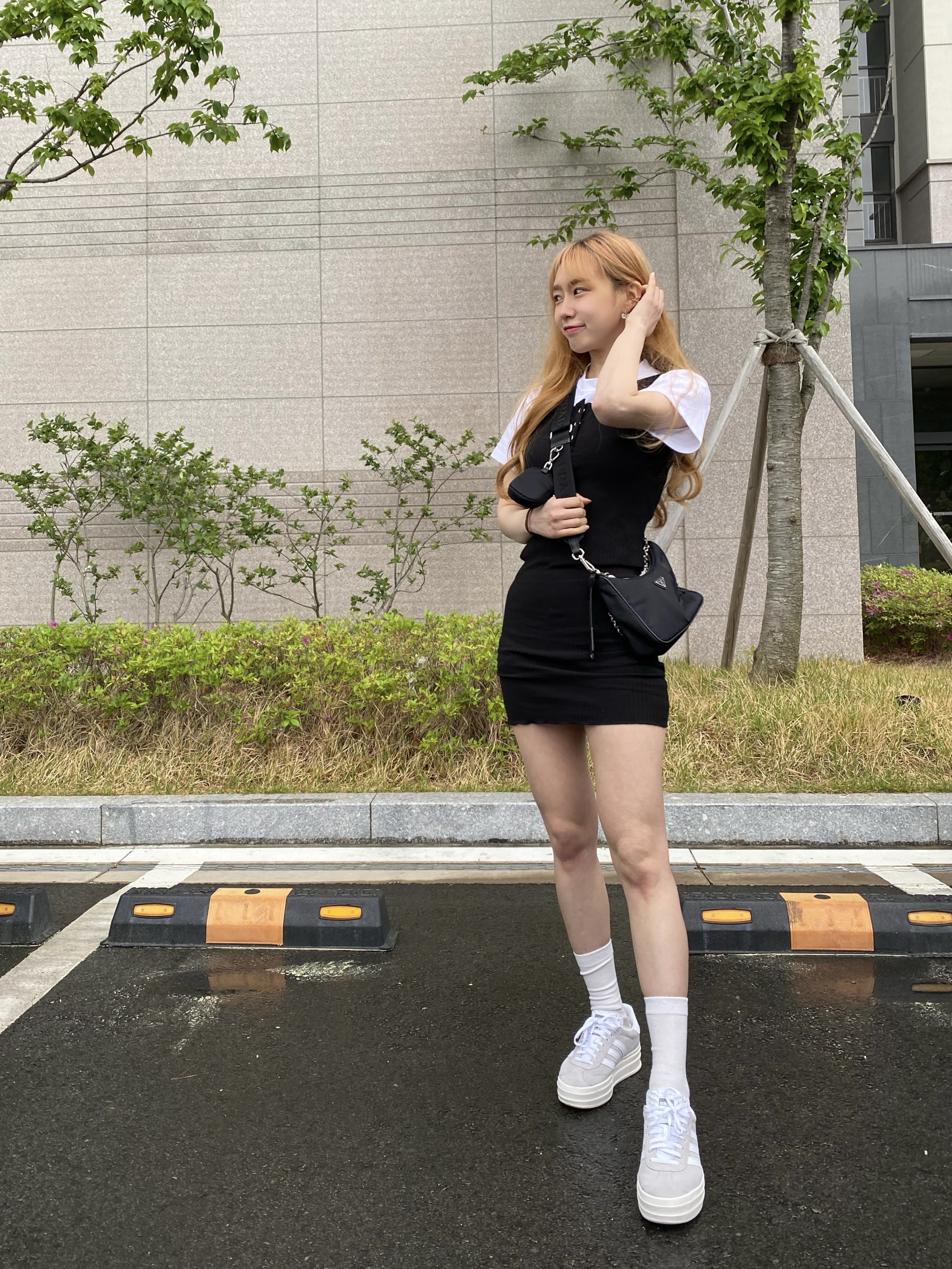(W) 아디다스 가젤 볼드 그레이 클라우드 화이트 착용 스타일 - 3