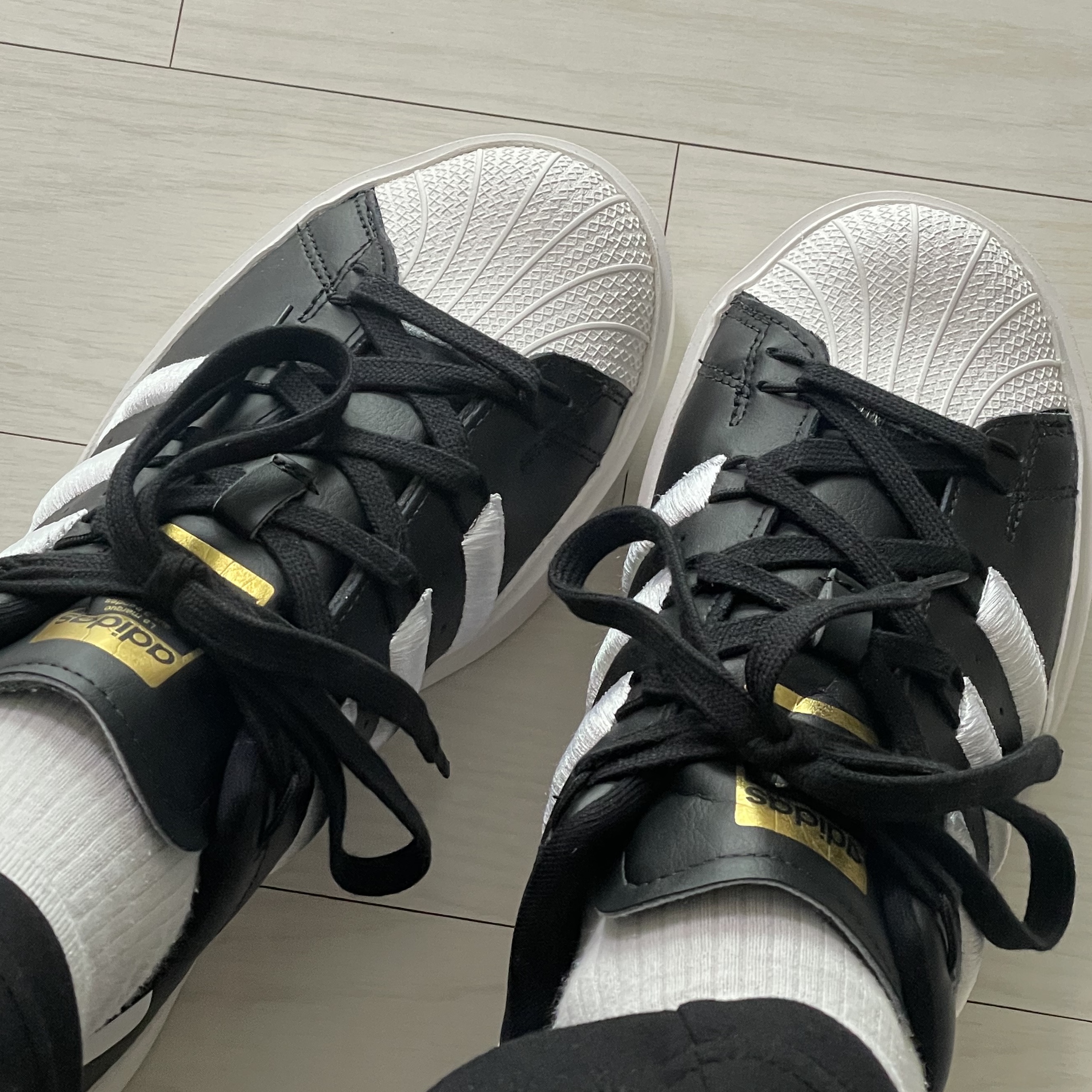 (W) Adidas Superstar Bonega Core Black 착용 스타일 - 2