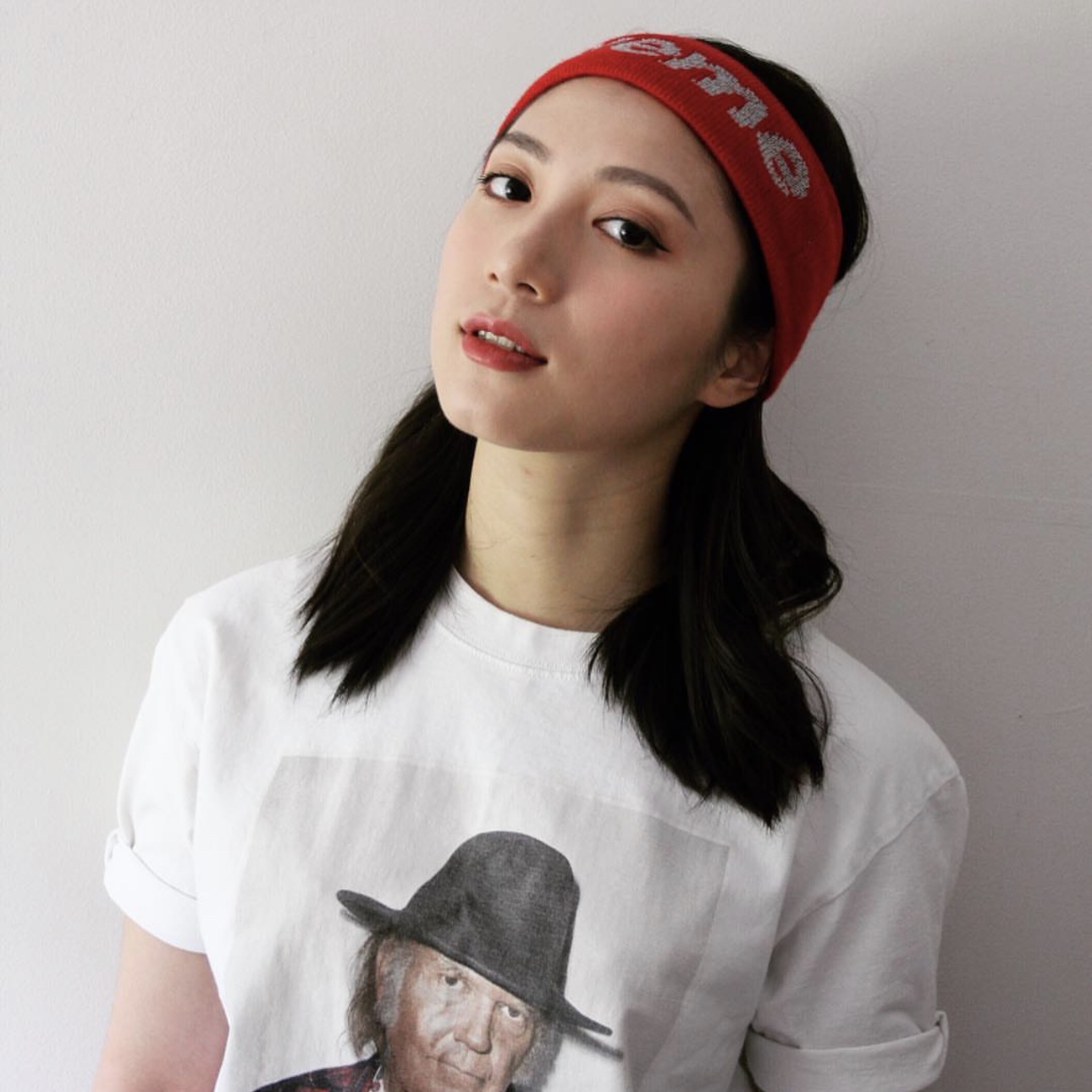 슈프림 x 나이키 NBA 헤드밴드 레드 - 19SS, 슈프림 x 나이키 NBA 헤드밴드 블랙 - 19SS 착용 스타일 - 2