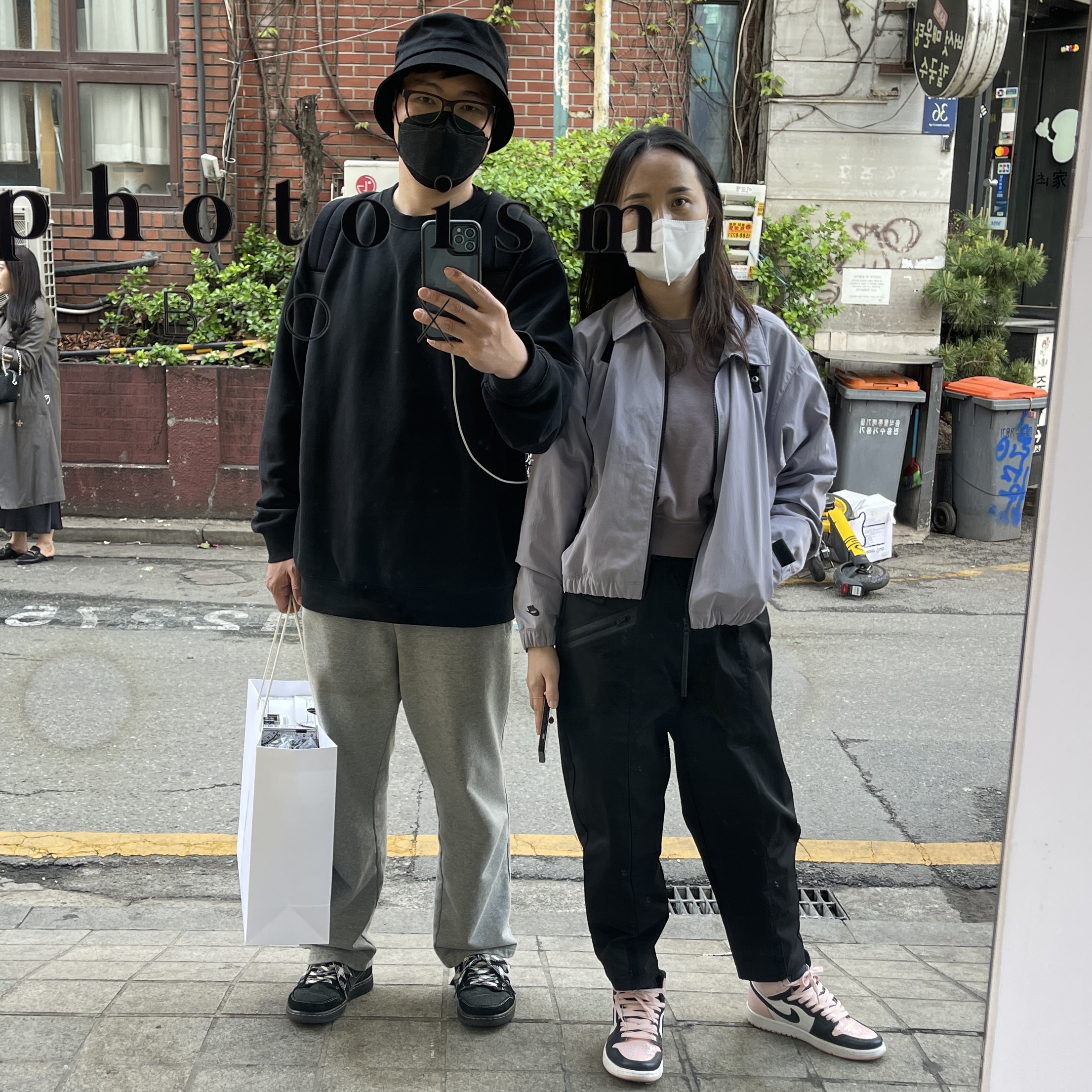조던 1 x 트래비스 스캇 레트로 로우 OG SP 블랙 팬텀, (W) 조던 1 레트로 하이 OG 애트모스피어 착용 스타일
