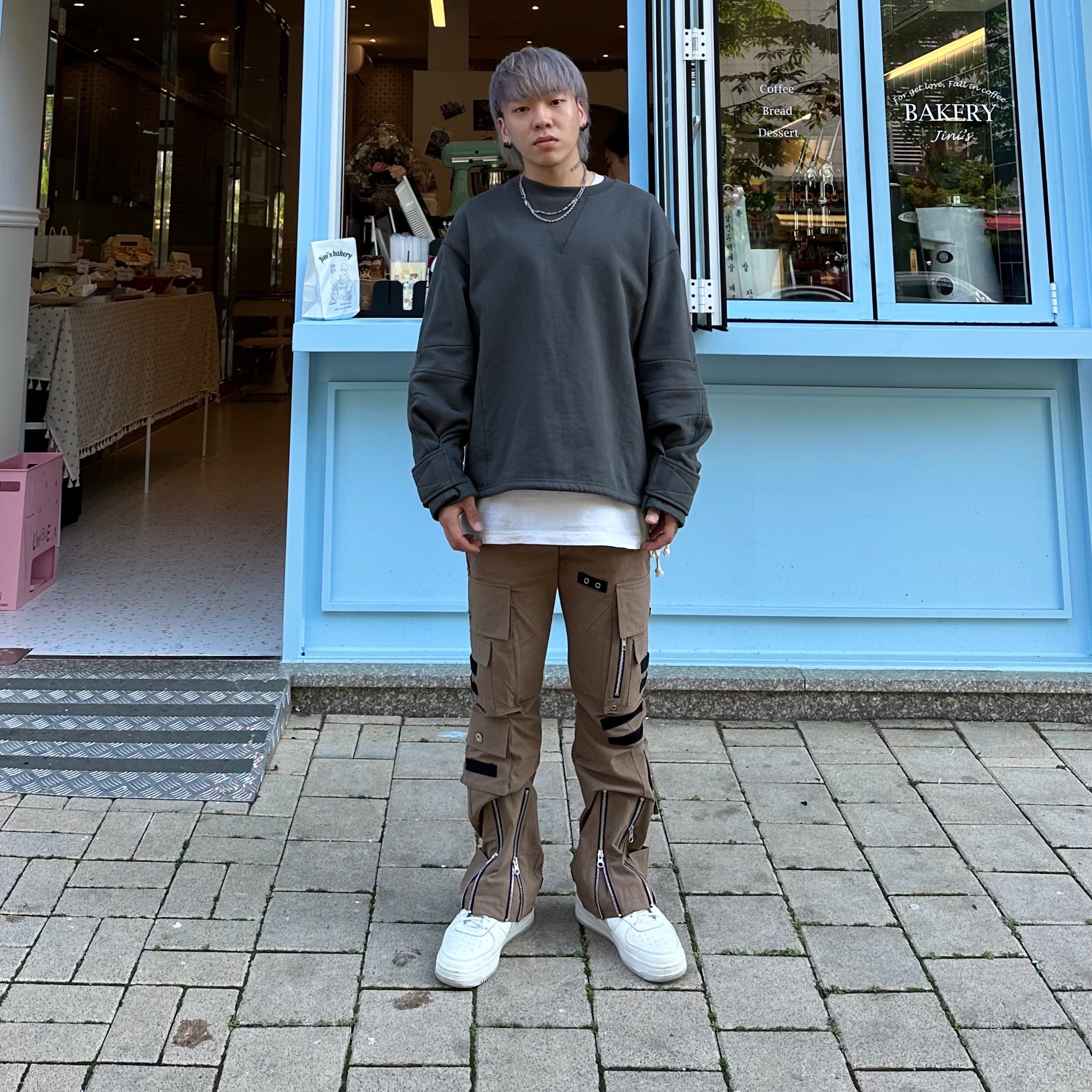 BAPE x JJJJound Bape Sta Low White Light Grey 착용 스타일 - 2