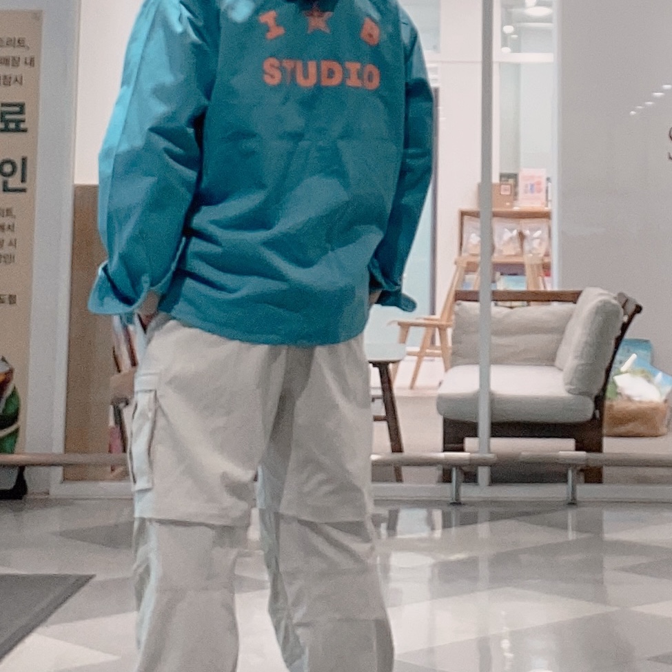 IAB Studio x Obey Bold Shirt Jacket Blue, Nike ACG Smith Summit Cargo Pants Light Bone - Asia 착용 스타일 - 2