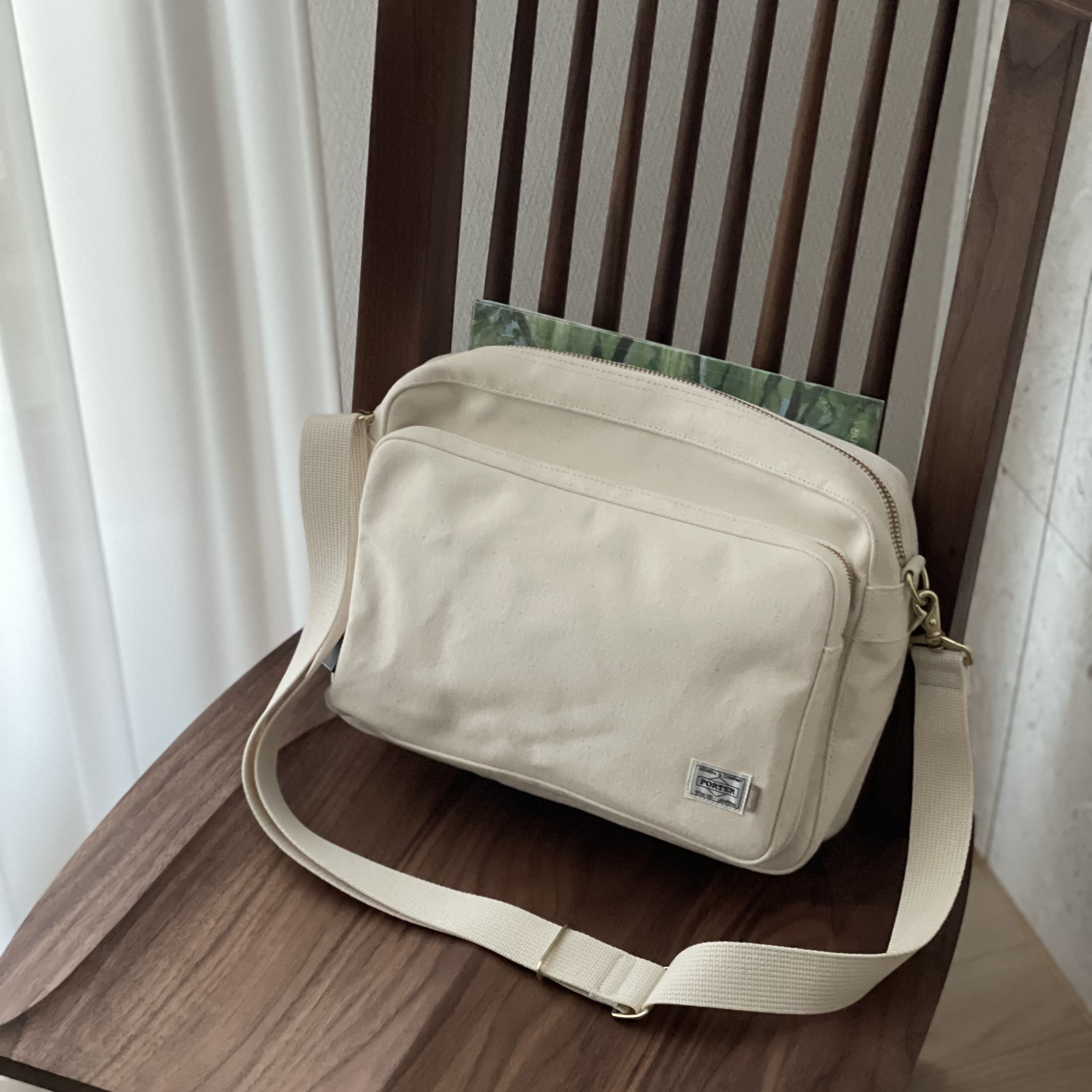 Porter x JJJJound Passport Bag L Off White, Jannabi Small Pieces II GRIPPIN’THEGREEN Olive Green 착용 스타일