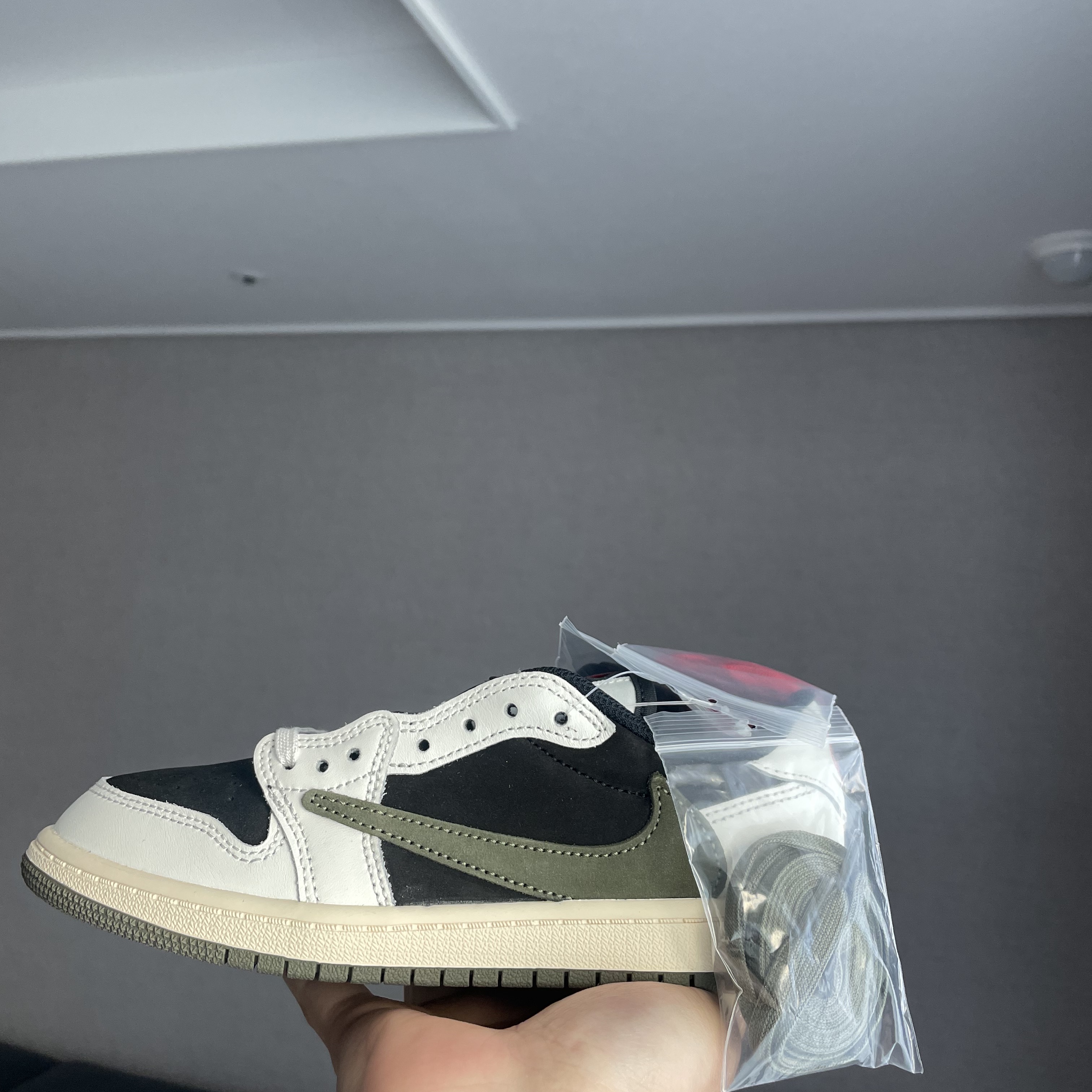 (PS) Jordan 1 x Travis Scott Retro Low OG SP Medium Olive 착용 스타일