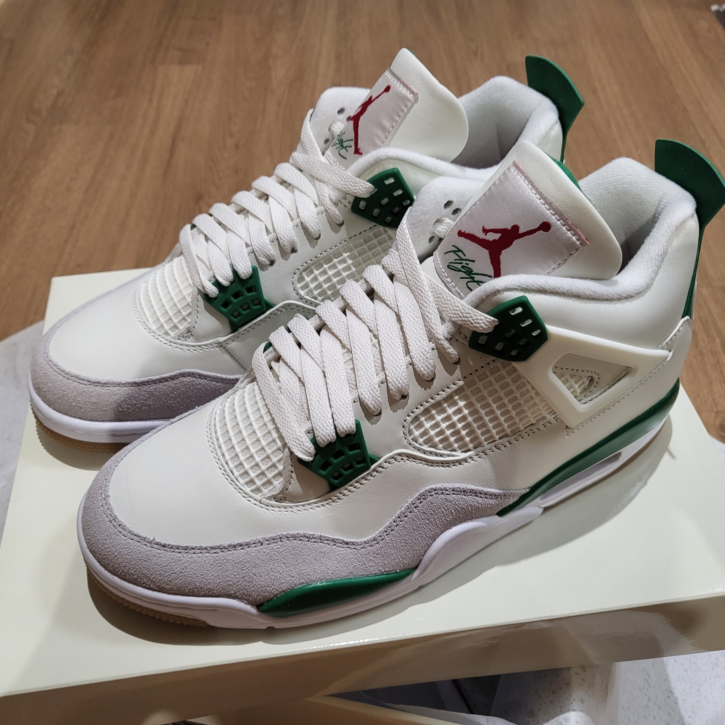 Jordan 4 x Nike SB Retro SP Pine Green 착용 스타일 - 1